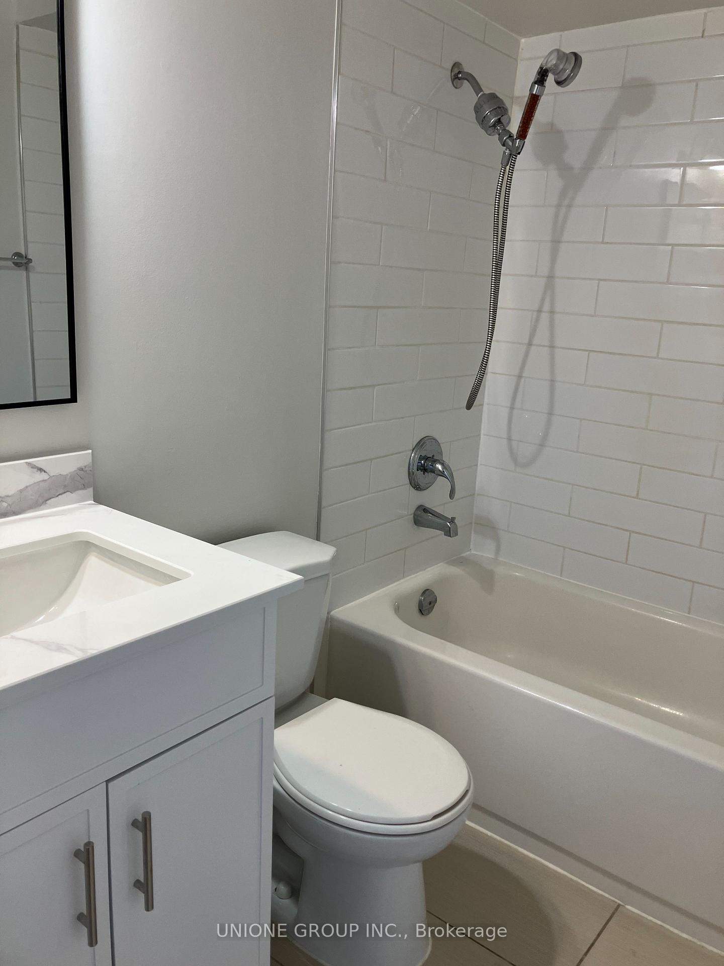 3 Bedrooms Condo at 1570 Reeves, Oakville For sale