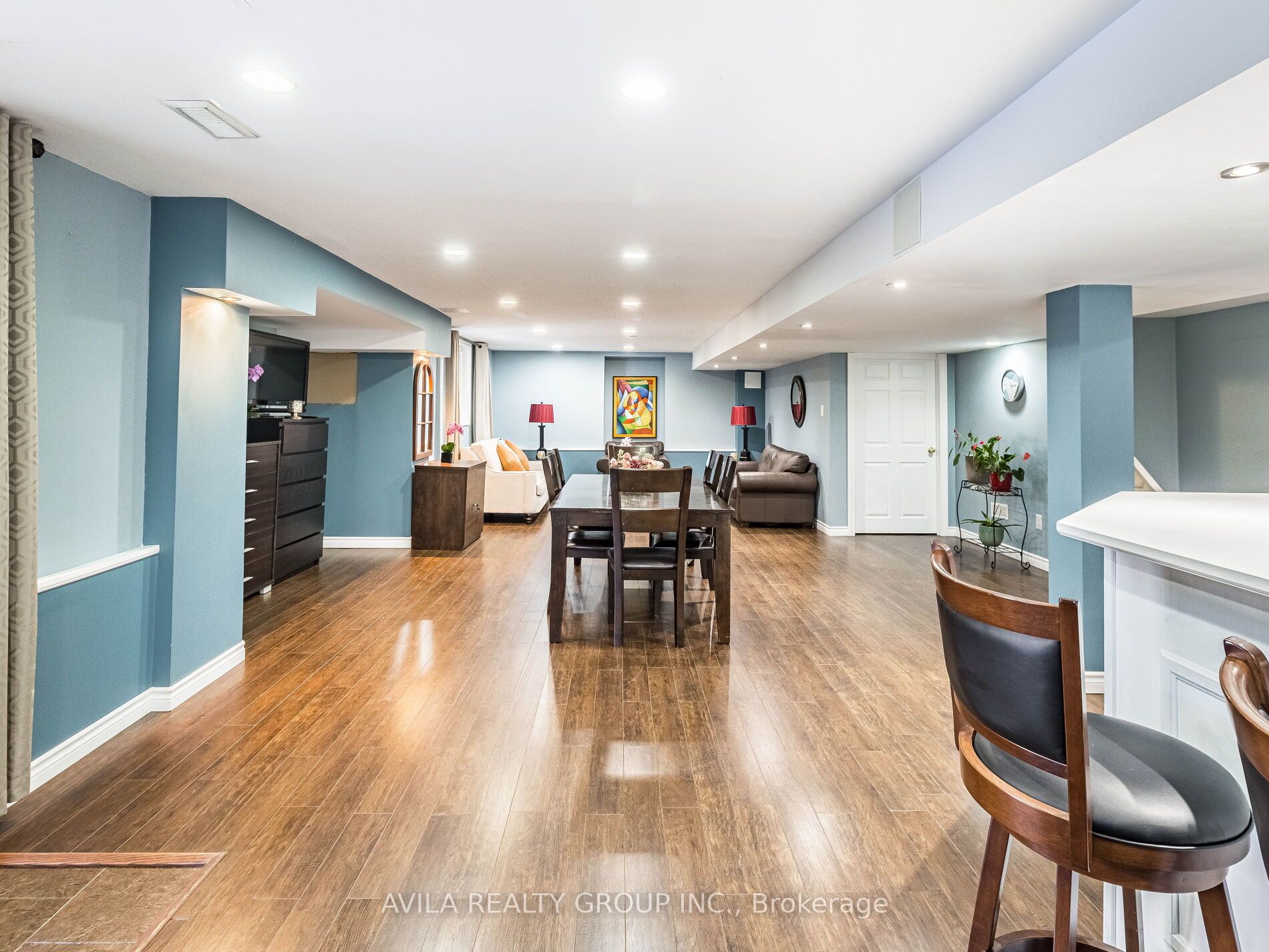 950 Booth Avenue