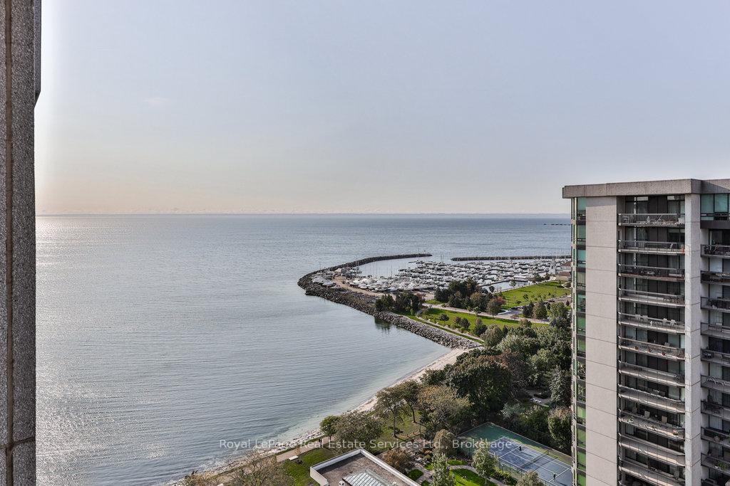 2 Bedrooms Condo at 2170 Marine, Oakville For sale