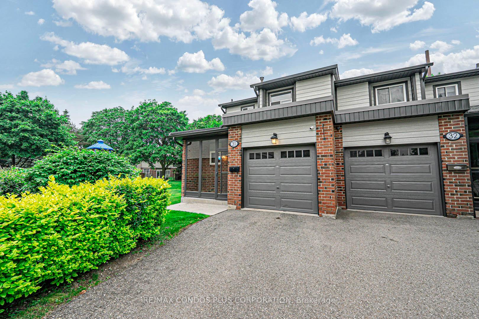 3 Bedrooms Condo at 525 Meadows, Mississauga For sale