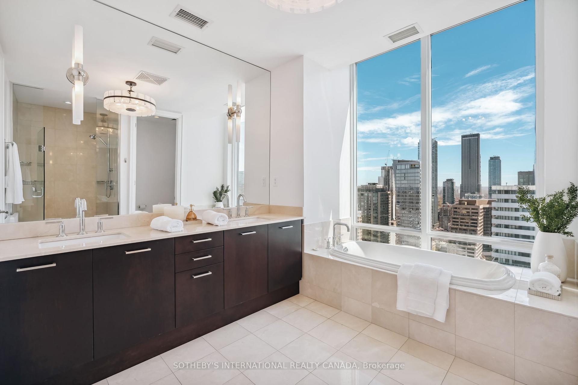 3 Bedrooms Condo at 1 Bedford, Toronto For sale