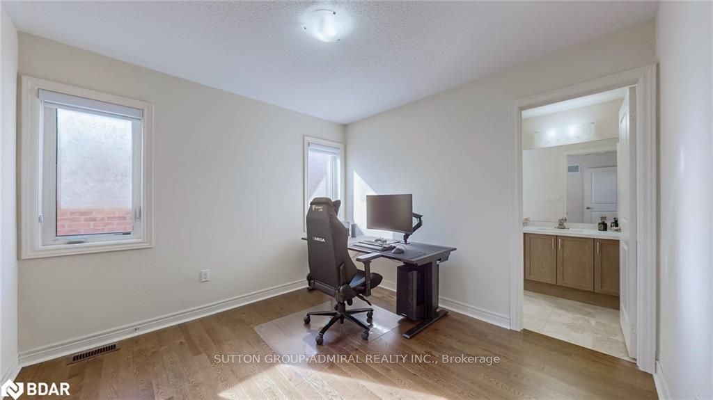 219 Inverness Way, Bradford West Gwillimbury, ON L3Z 0W6
