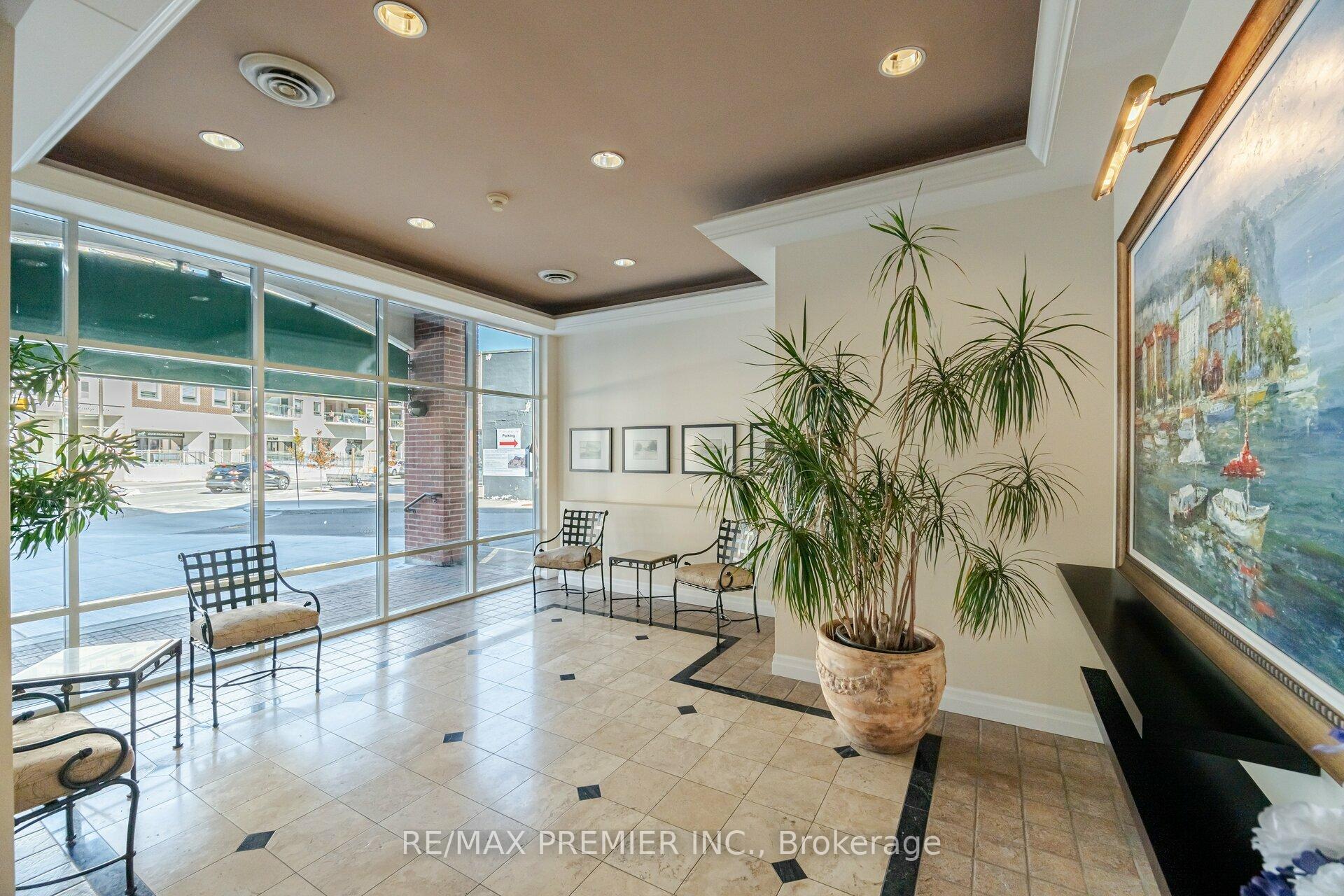 2 Bedrooms Condo at 121 Woodbridge,  Vaughan For sale