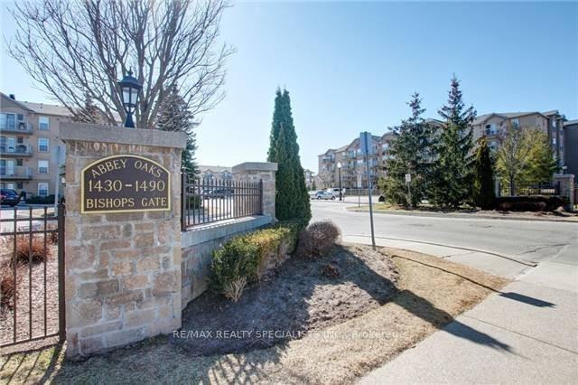 2 Bedrooms Condo at 1470 Bishops, Oakville For sale
