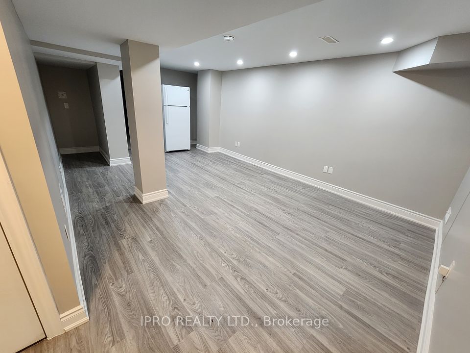 #(Lower) - 3 Teddington Crescent, Whitby, ON L1R 1S4