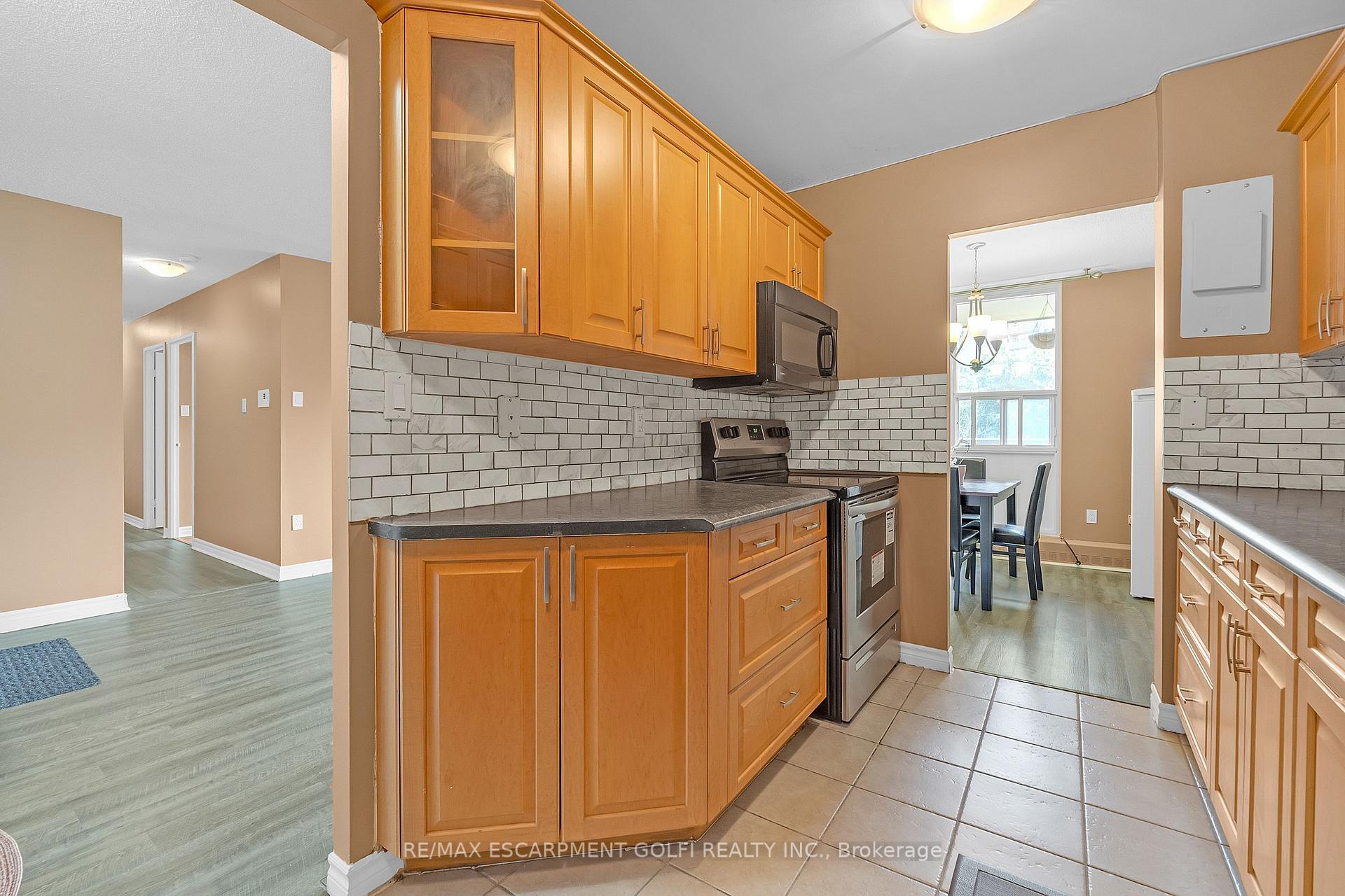 3 Bedrooms Condo at 1966 Main, Hamilton For sale