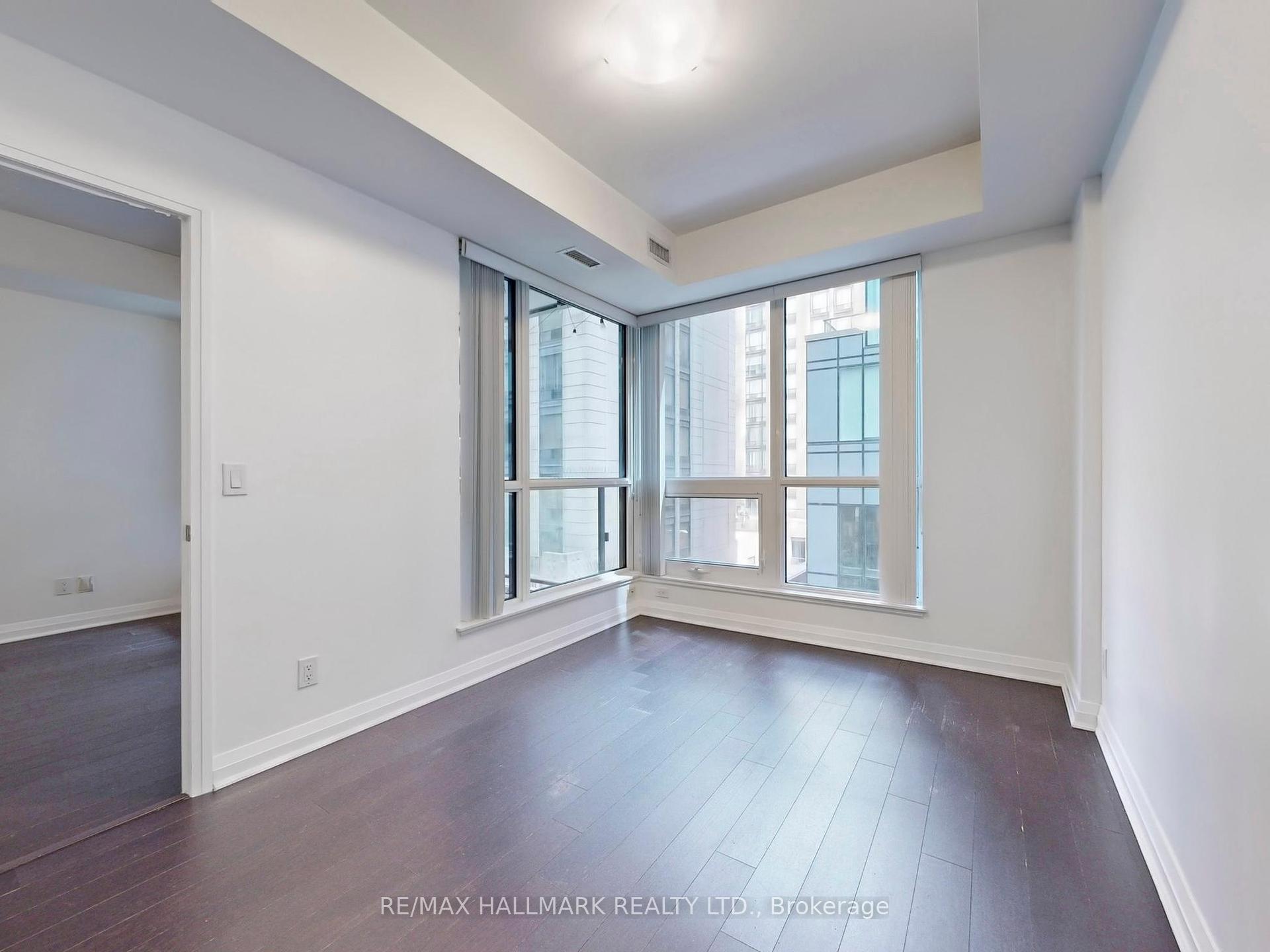 2 Bedrooms Condo at 8 Mercer, Toronto For sale