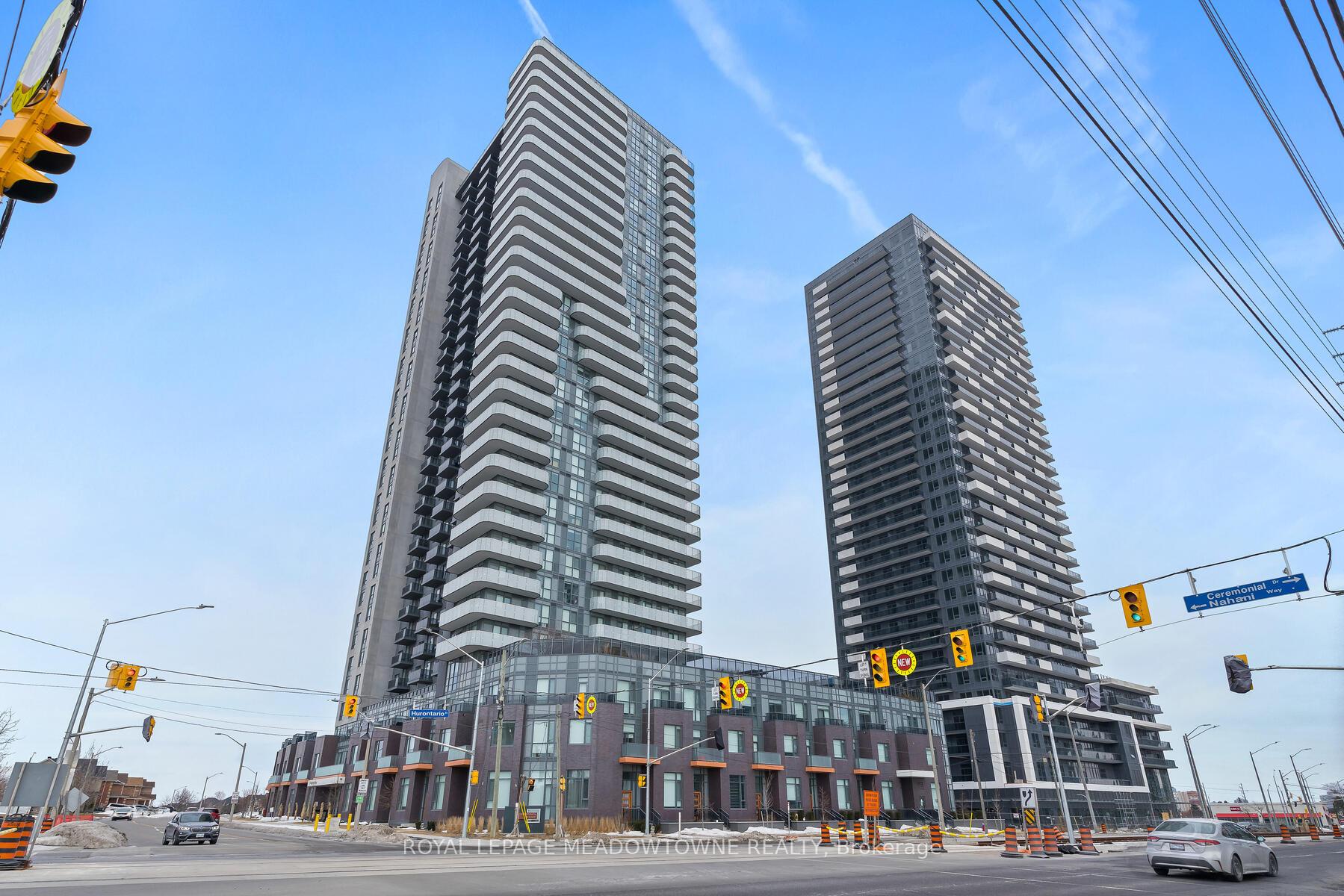2 Bedrooms Condo at 8 Nahani, Mississauga For sale