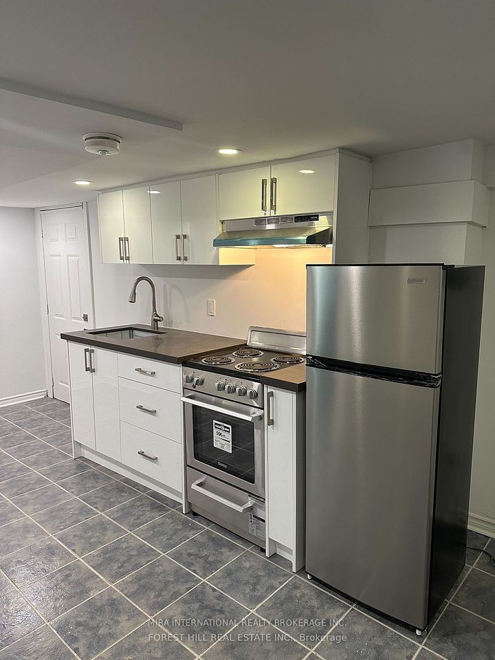414 Dundas Street