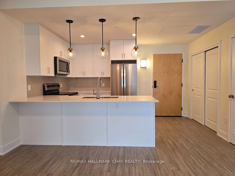 #207 - 121 Mary Street, Clearview, ON L0M 1G0