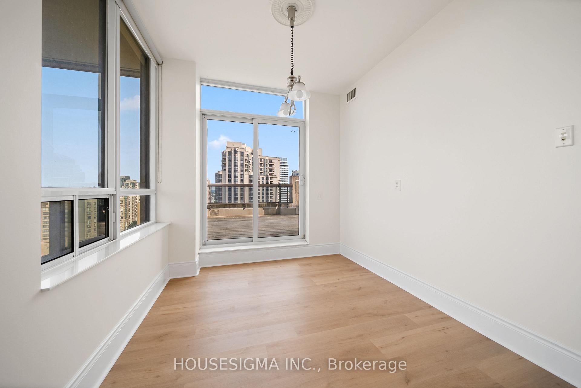 3 Bedrooms Condo at 5 Northtown, Toronto For sale