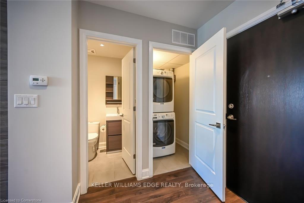 2 Bedrooms Condo at 2 King,  Hamilton For sale