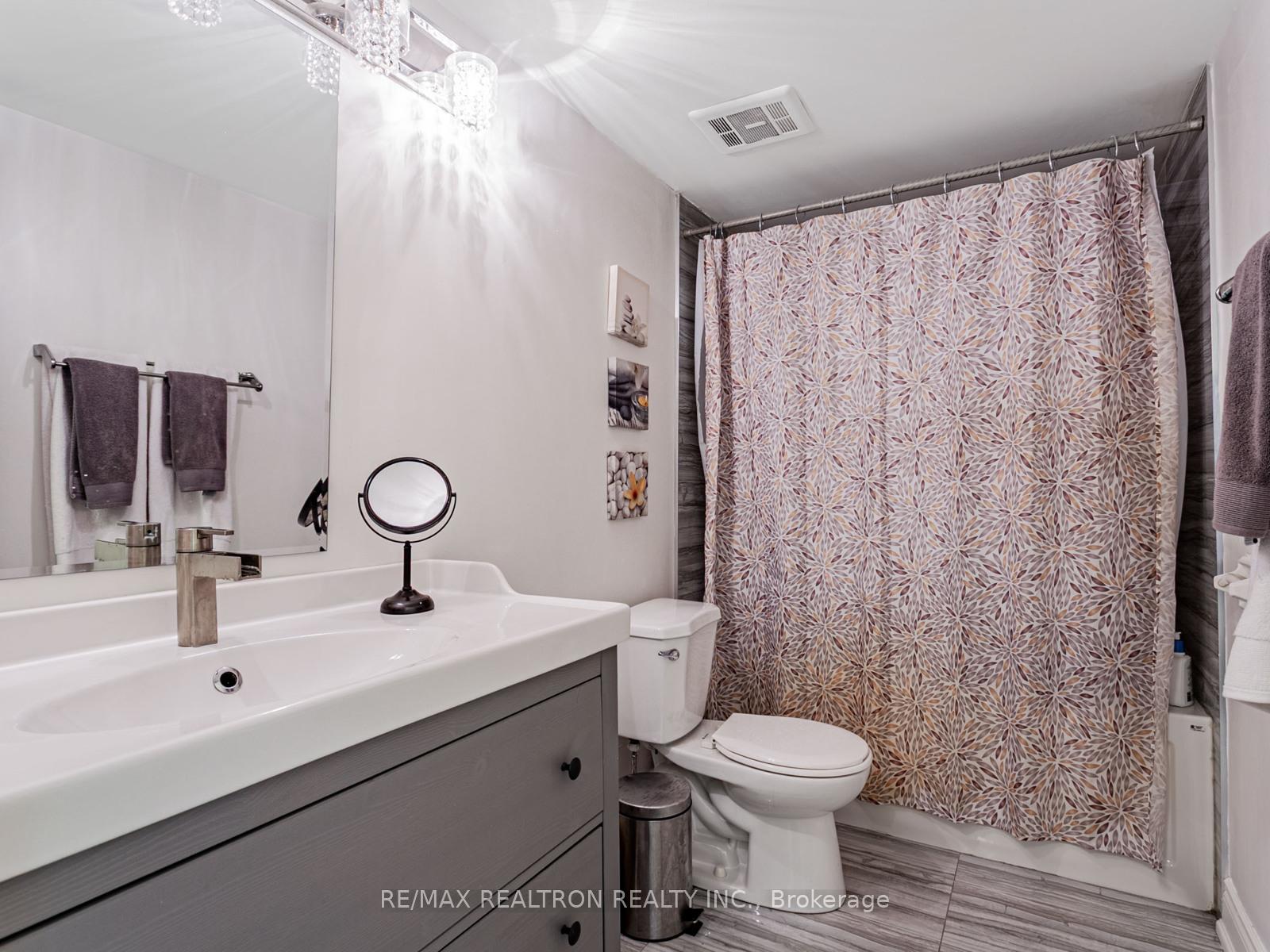 2 Bedrooms Condo at 22 Shallmar, Toronto For sale