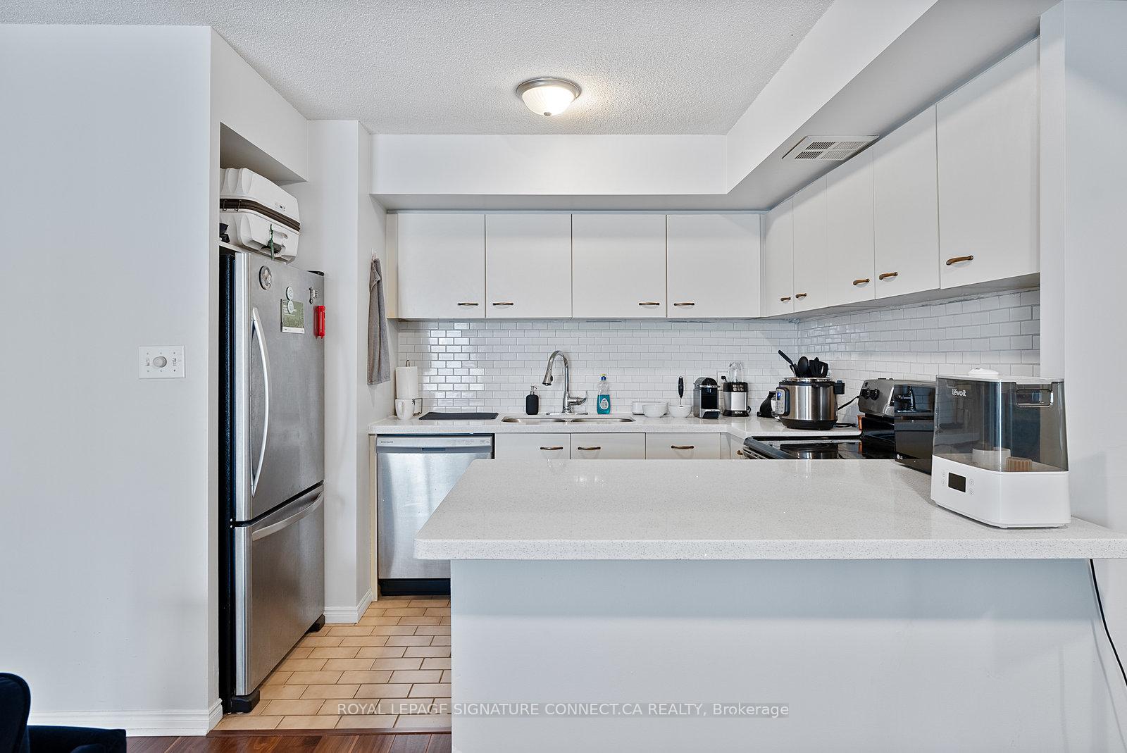 2 Bedrooms Condo at 25 The Esplanade, Toronto For sale