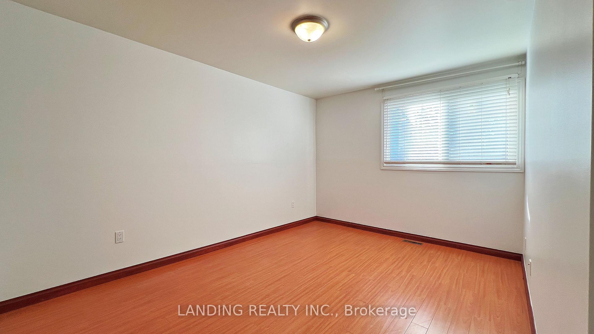 4 Bedrooms Condo at 22 KING HENRY’S, Toronto For sale