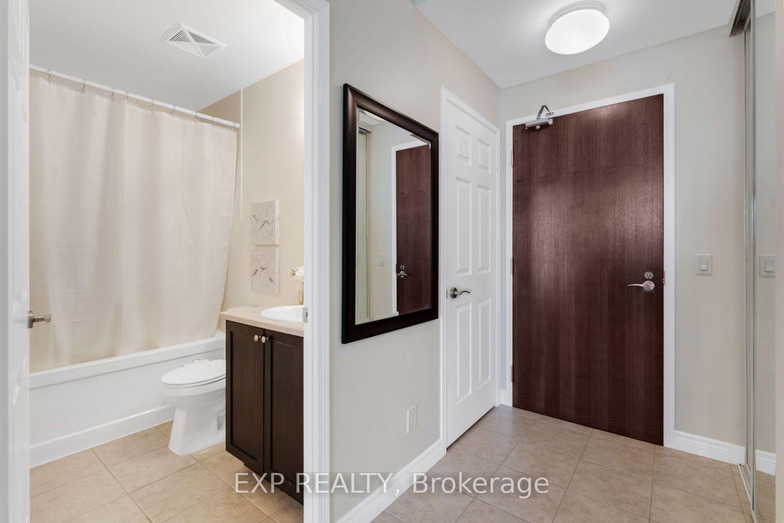 2 Bedrooms Condo at 339 Rathburn, Mississauga For sale