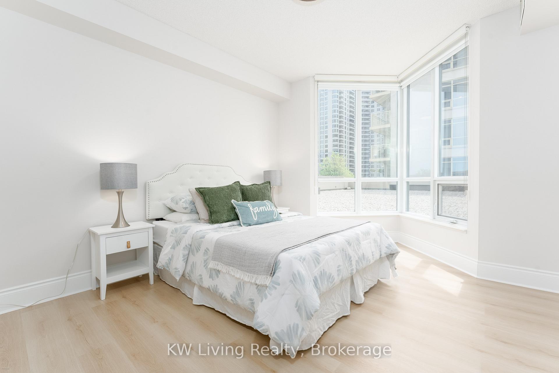 4 Bedrooms Condo at 500 Doris, Toronto For sale