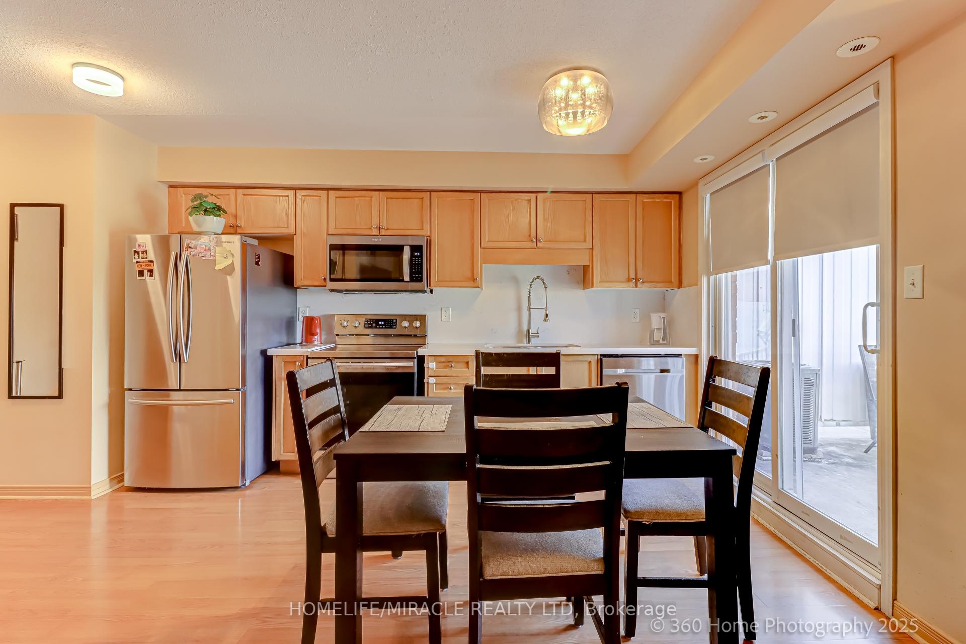 2 Bedrooms Condo at 37 Four Winds,  Toronto For sale