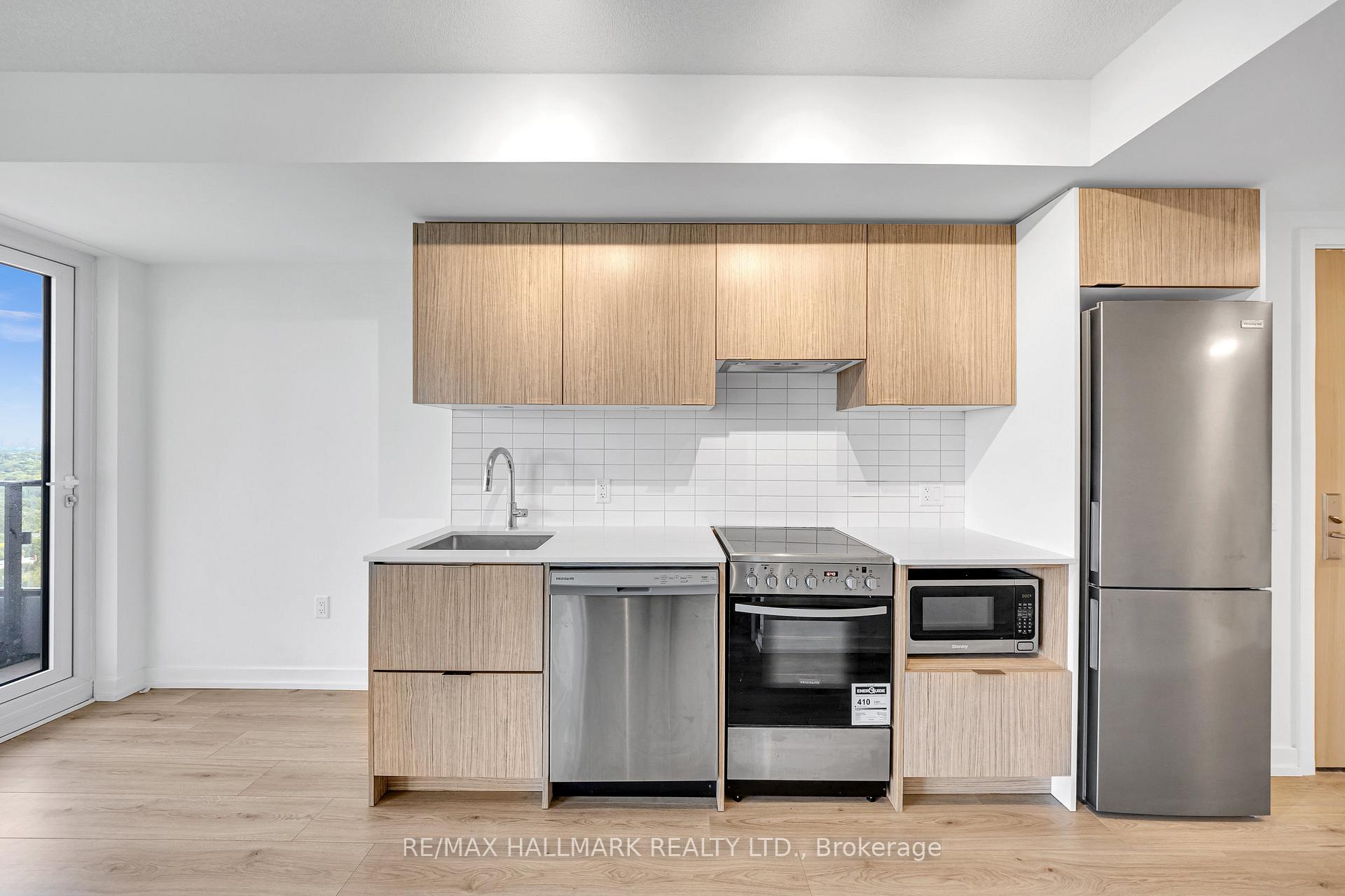 2 Bedrooms Condo at 395 Bloor, Toronto For sale