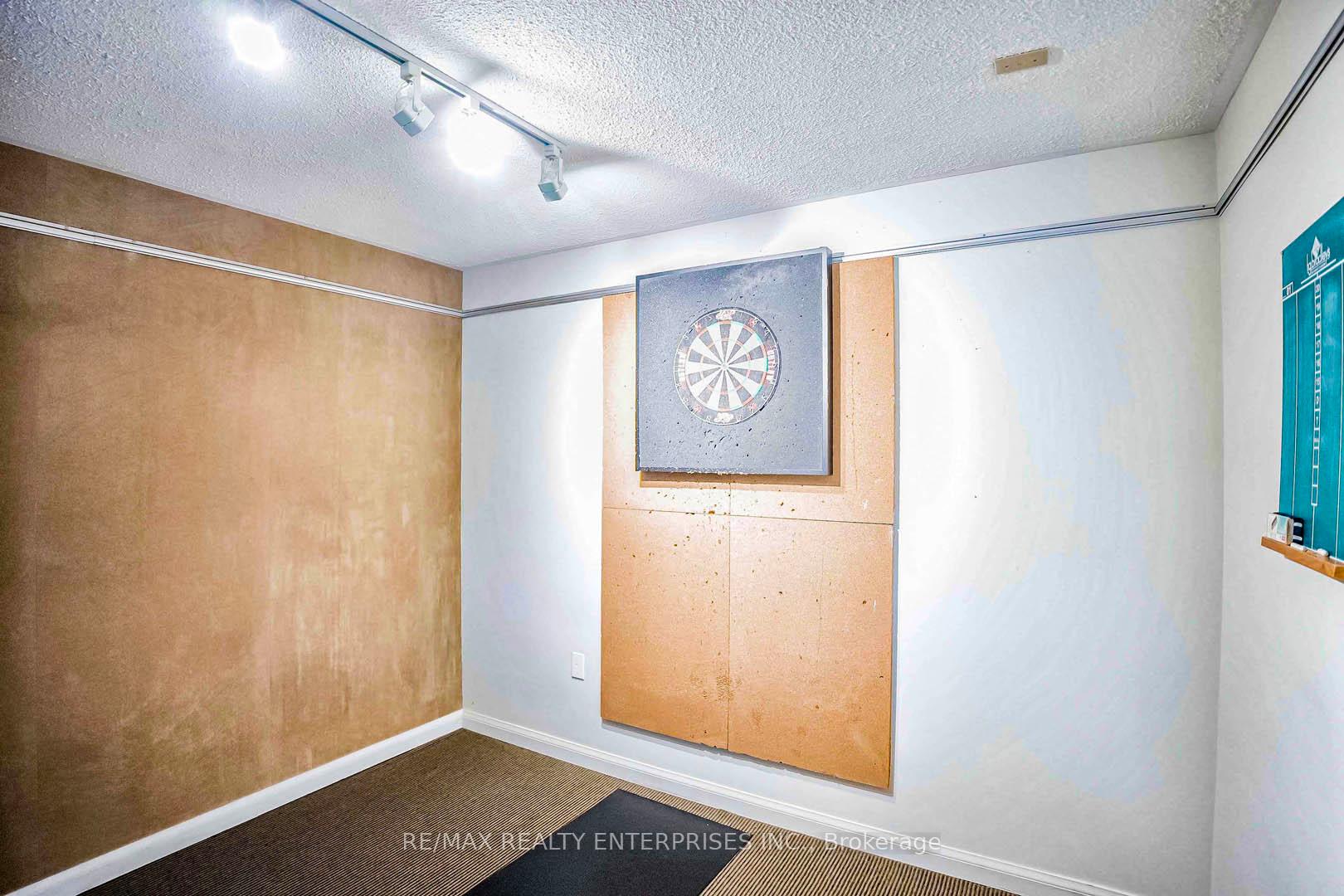 2 Bedrooms Condo at 1400 Dixie, Mississauga For sale