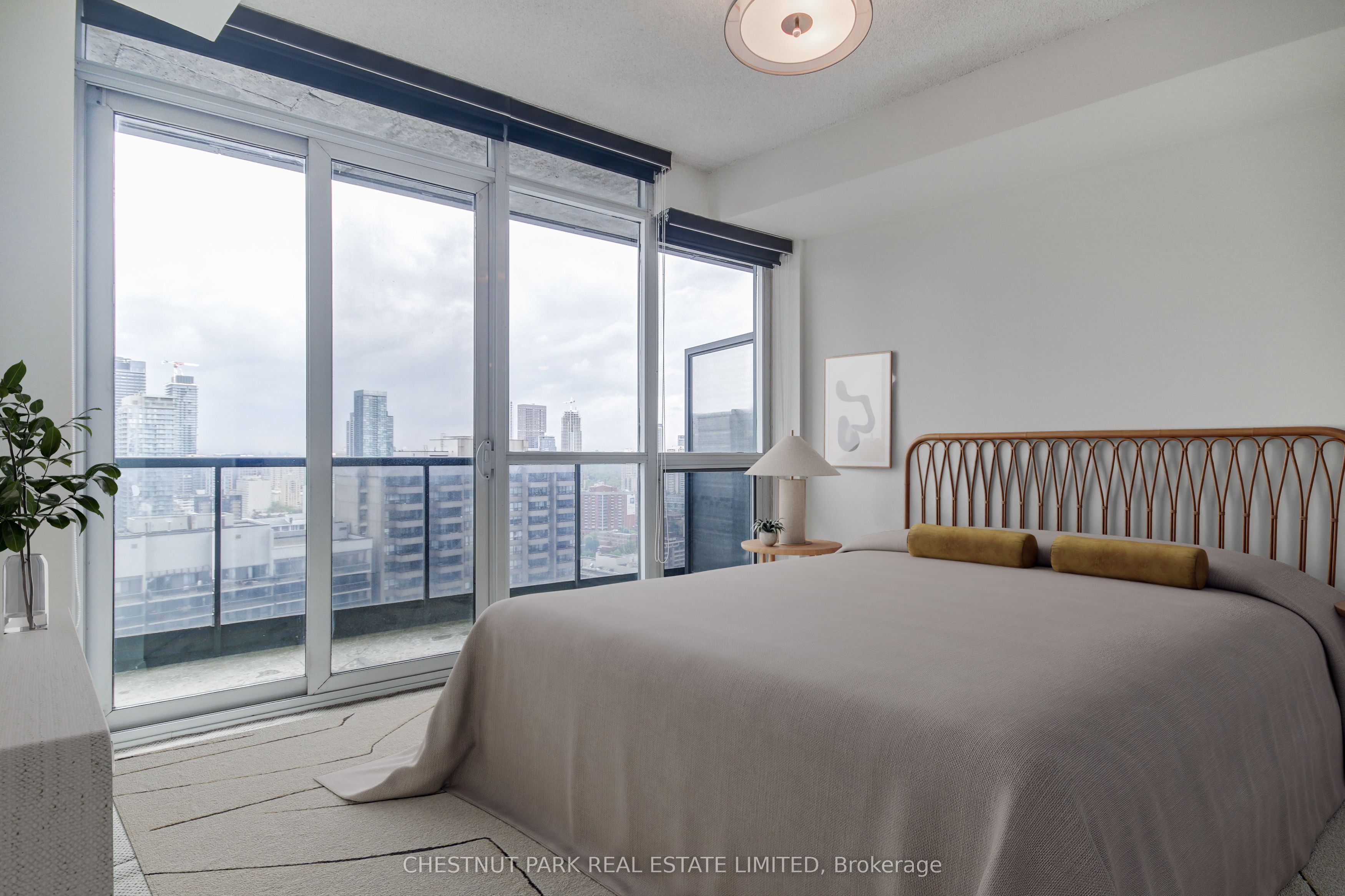 25 Carlton Street, #3205