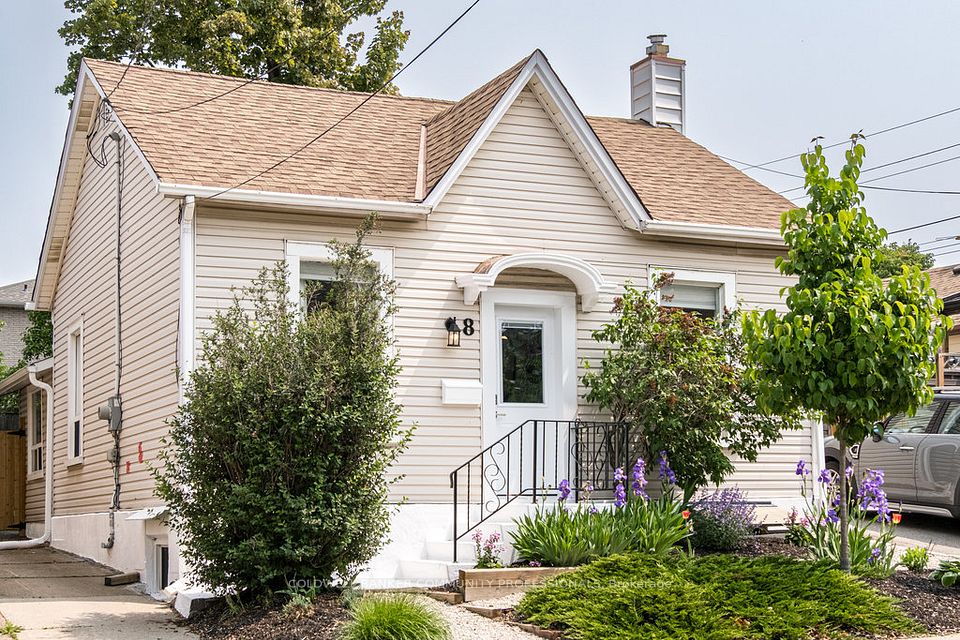 8 Lochearne Street, Hamilton, ON L8R 1V8