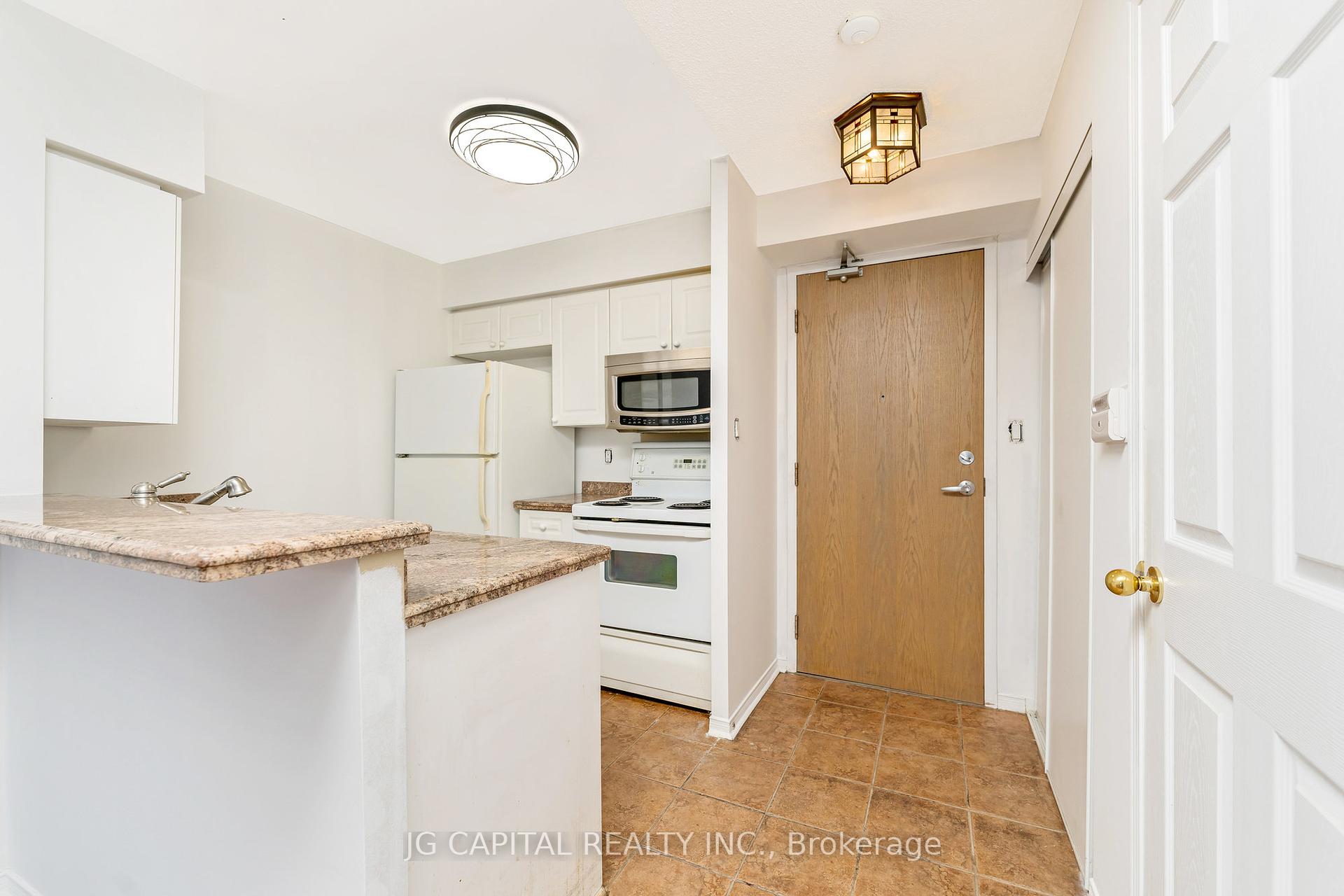 2 Bedrooms Condo at 233 Beecroft,  Toronto For sale