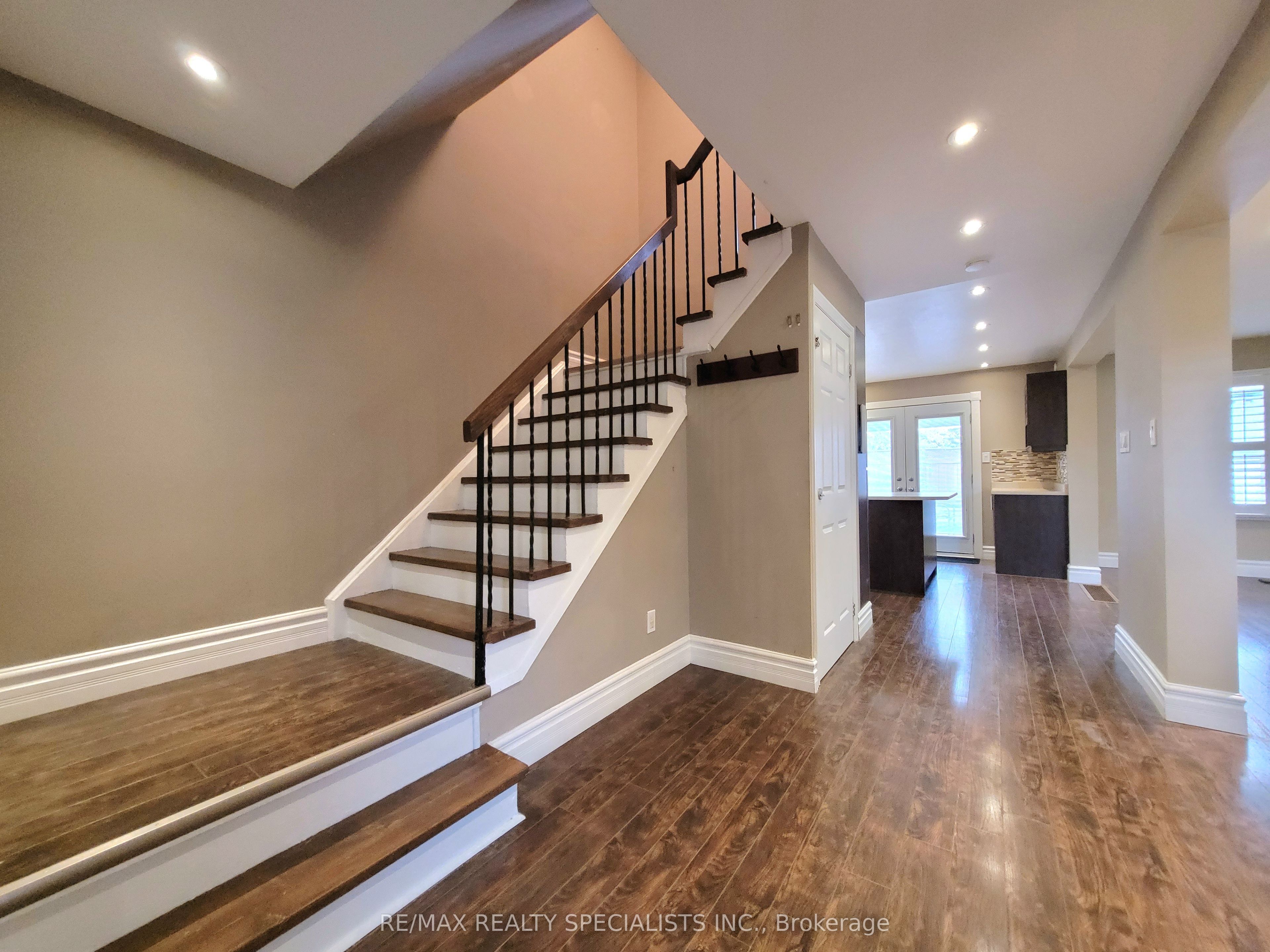 64 Willerton Close, #UPPER