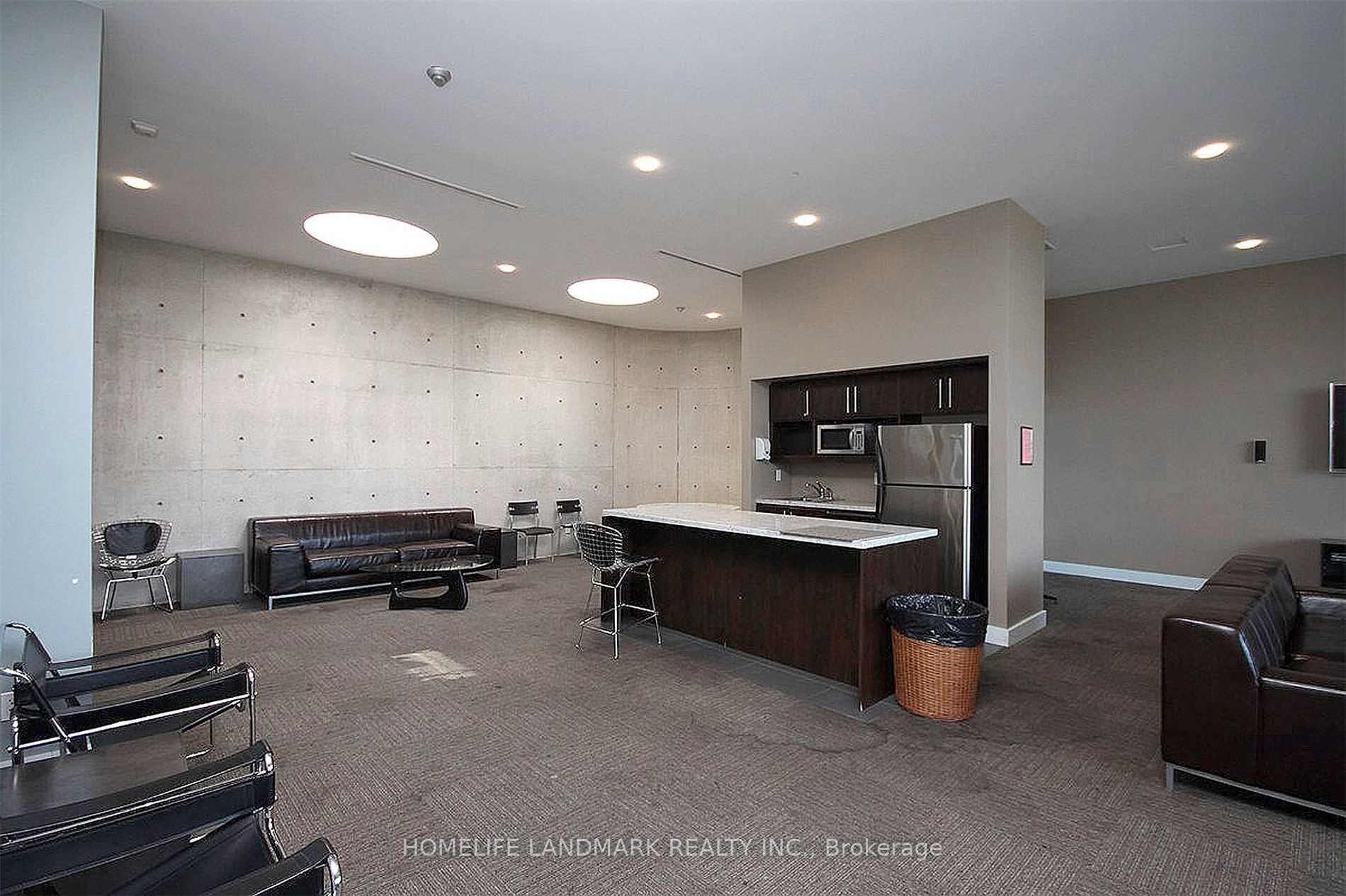 2 Bedrooms Condo at 1050 The Queensway, Toronto For sale