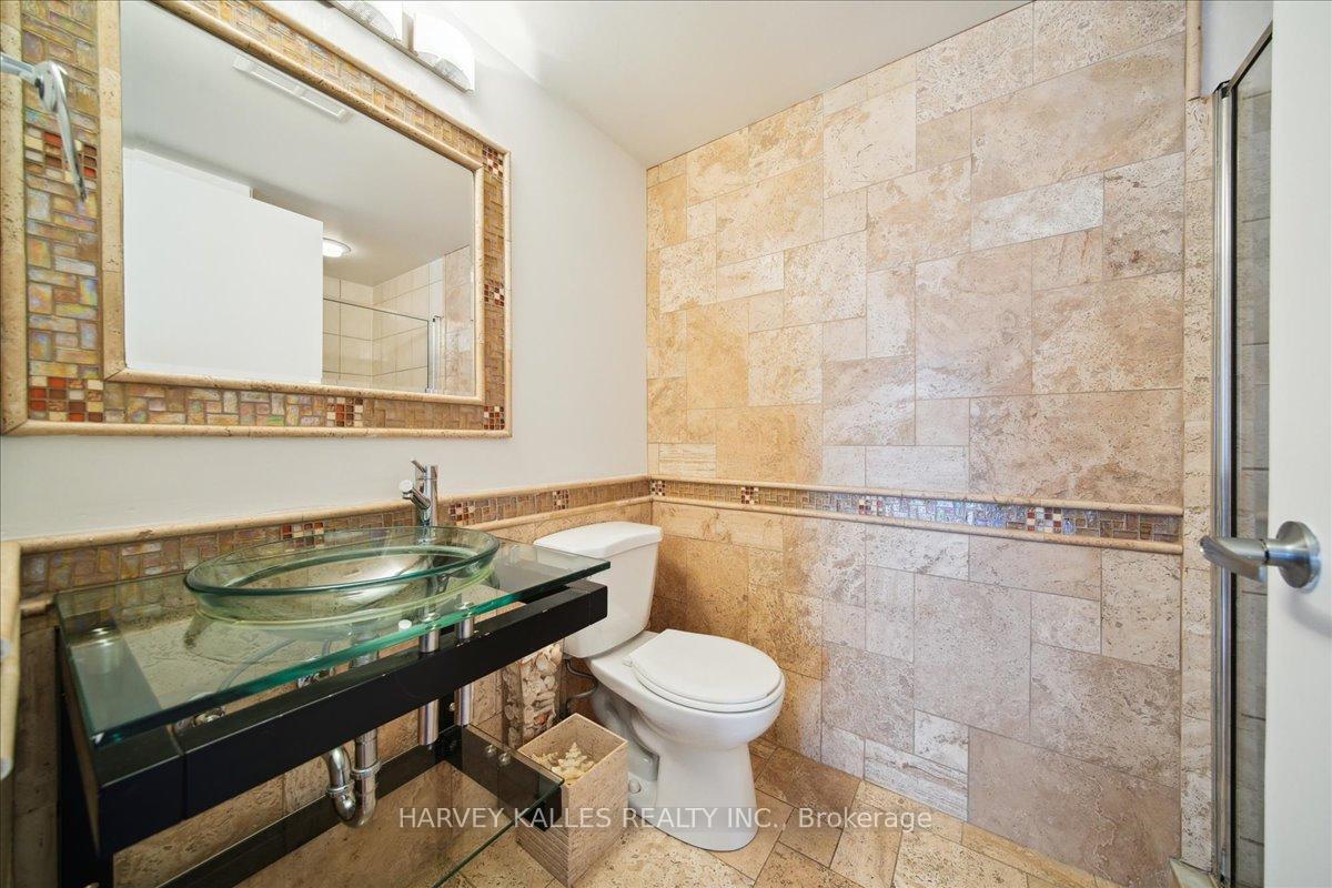 2 Bedrooms Condo at 550 Queens, Toronto For sale