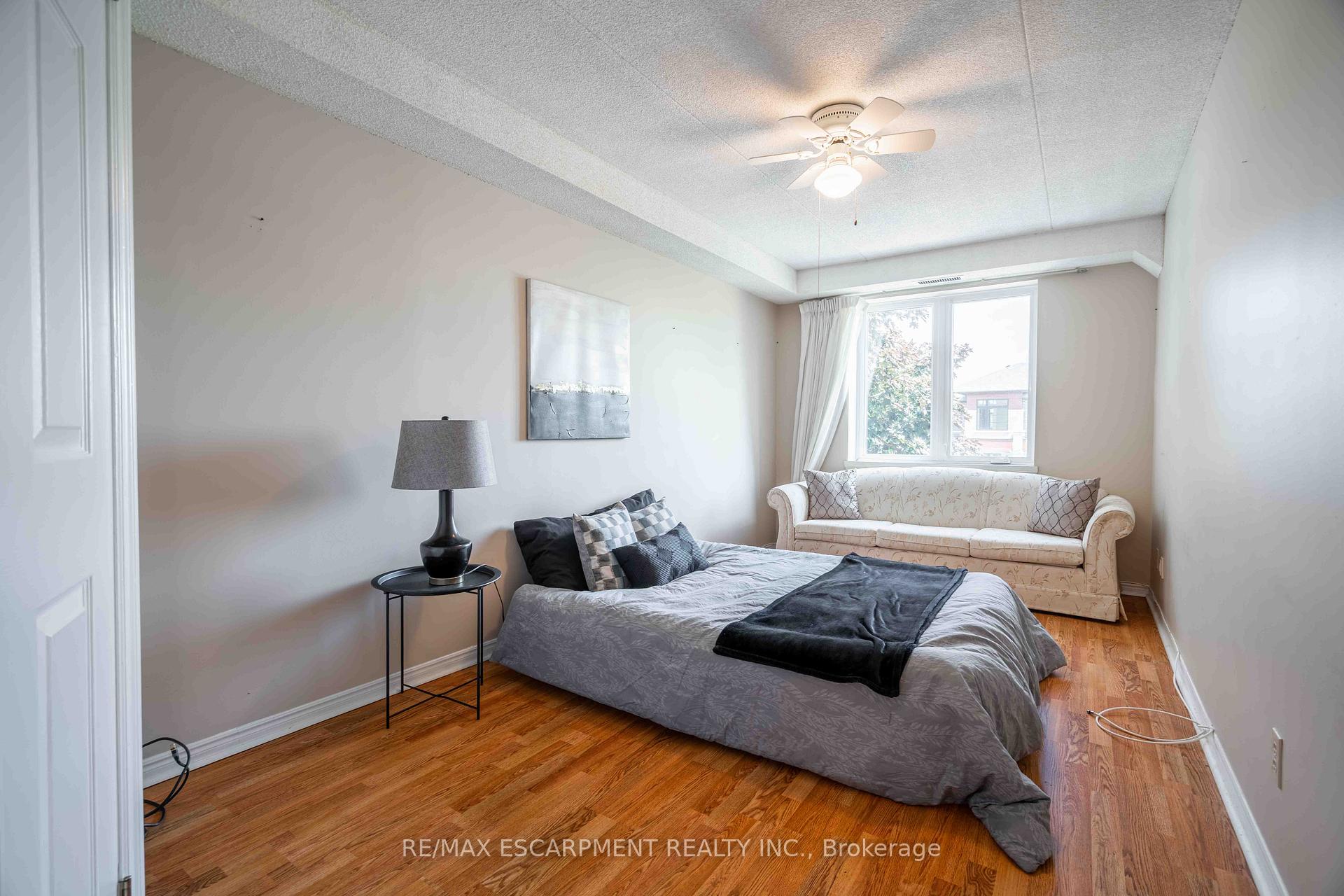 2 Bedrooms Condo at 416 Limeridge, Hamilton For sale