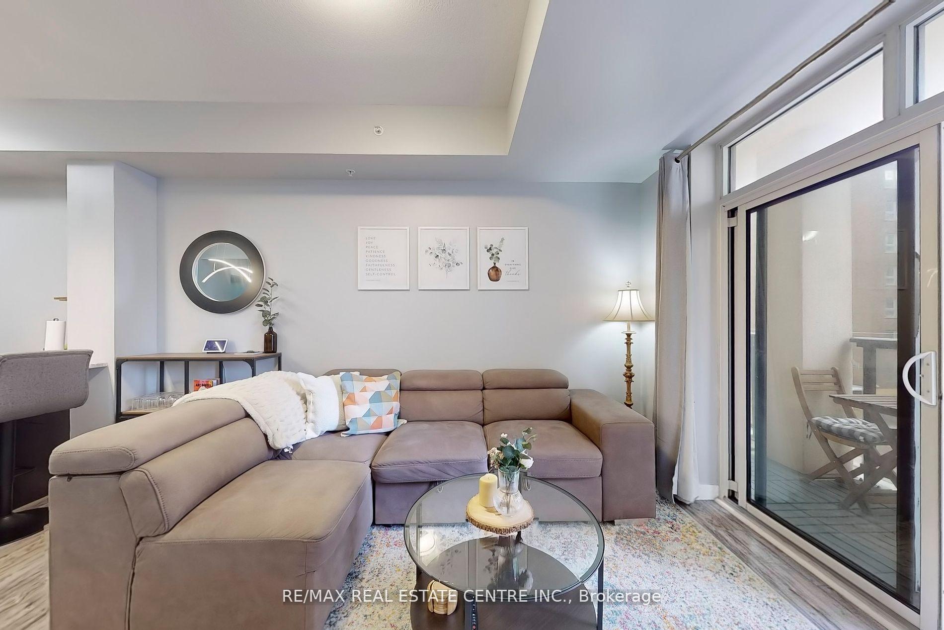2 Bedrooms Condo at 81 Robinson,  Hamilton For sale