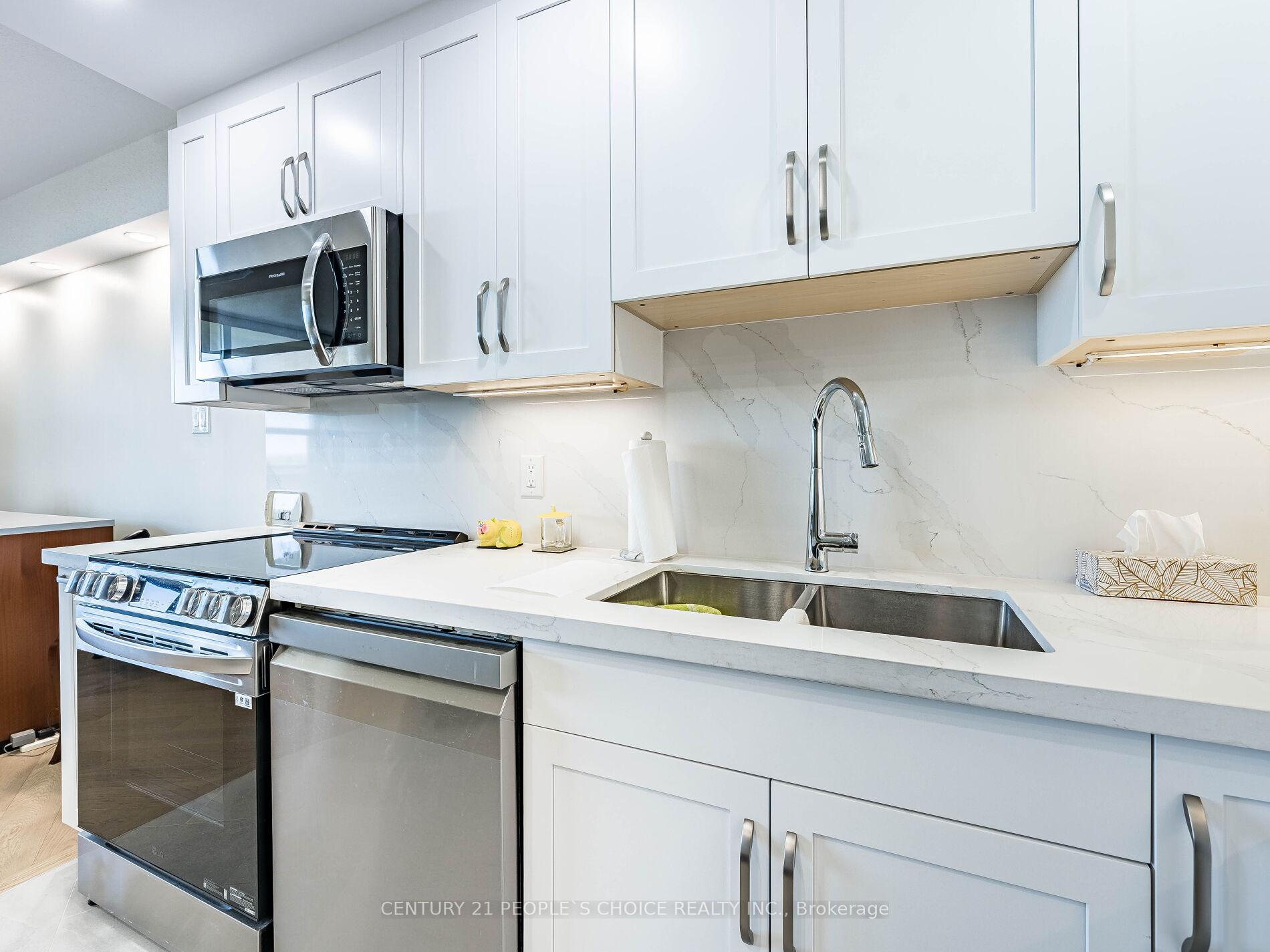 2 Bedrooms Condo at 451 The West Mall, Toronto For sale