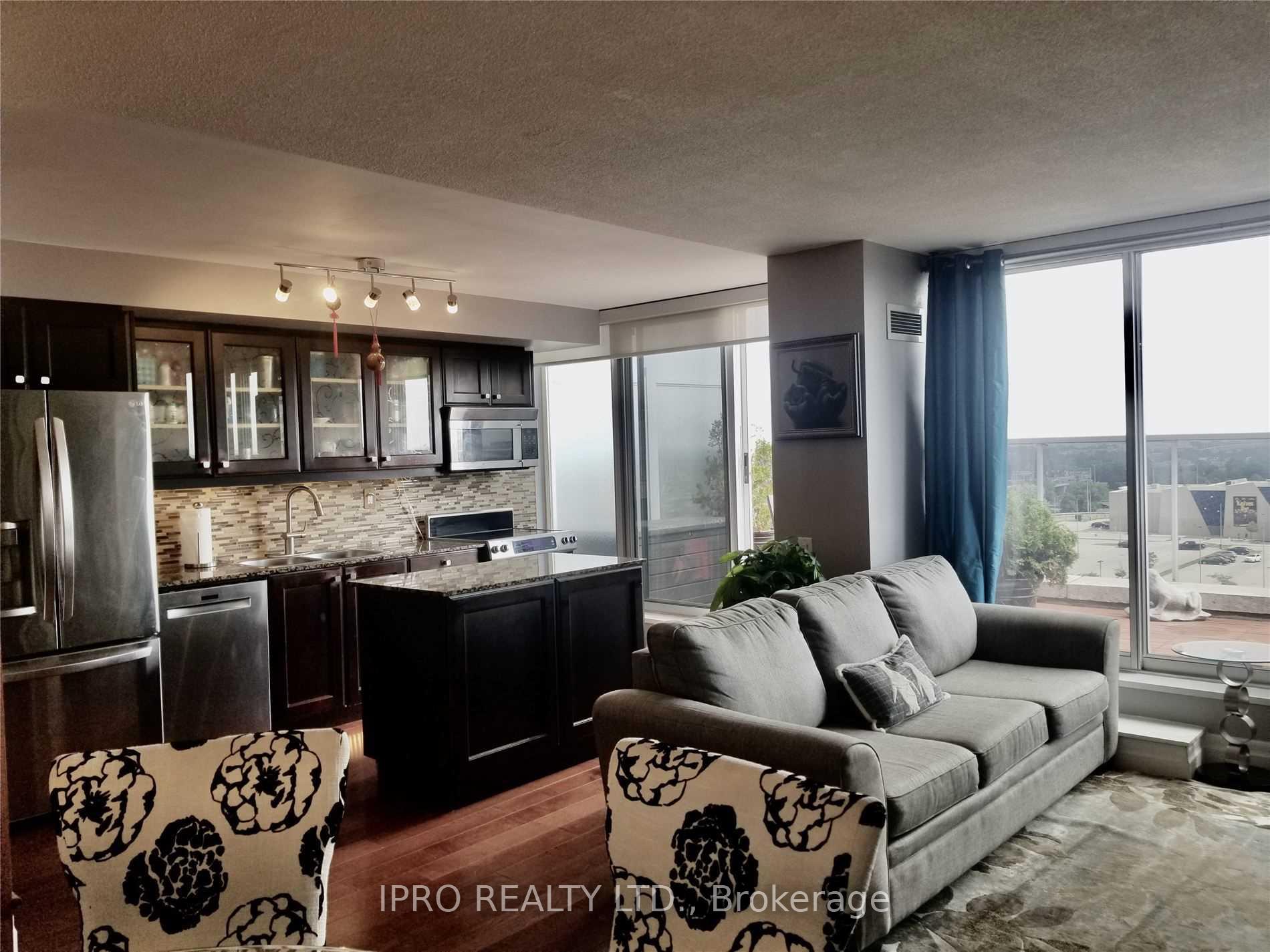 3 Bedrooms Condo at 1040 The Queensway,  Toronto For sale