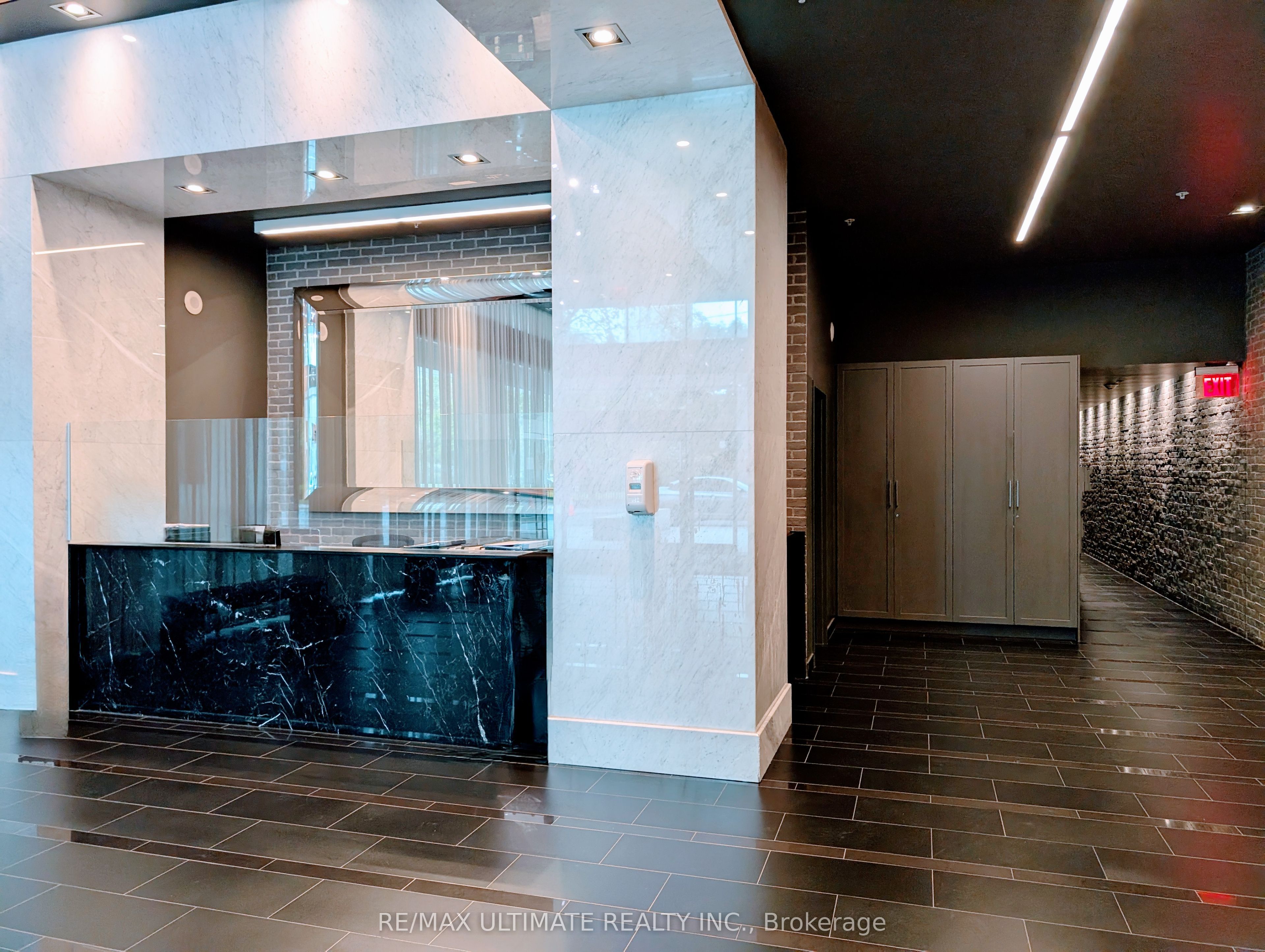 210 Simcoe Street, #611