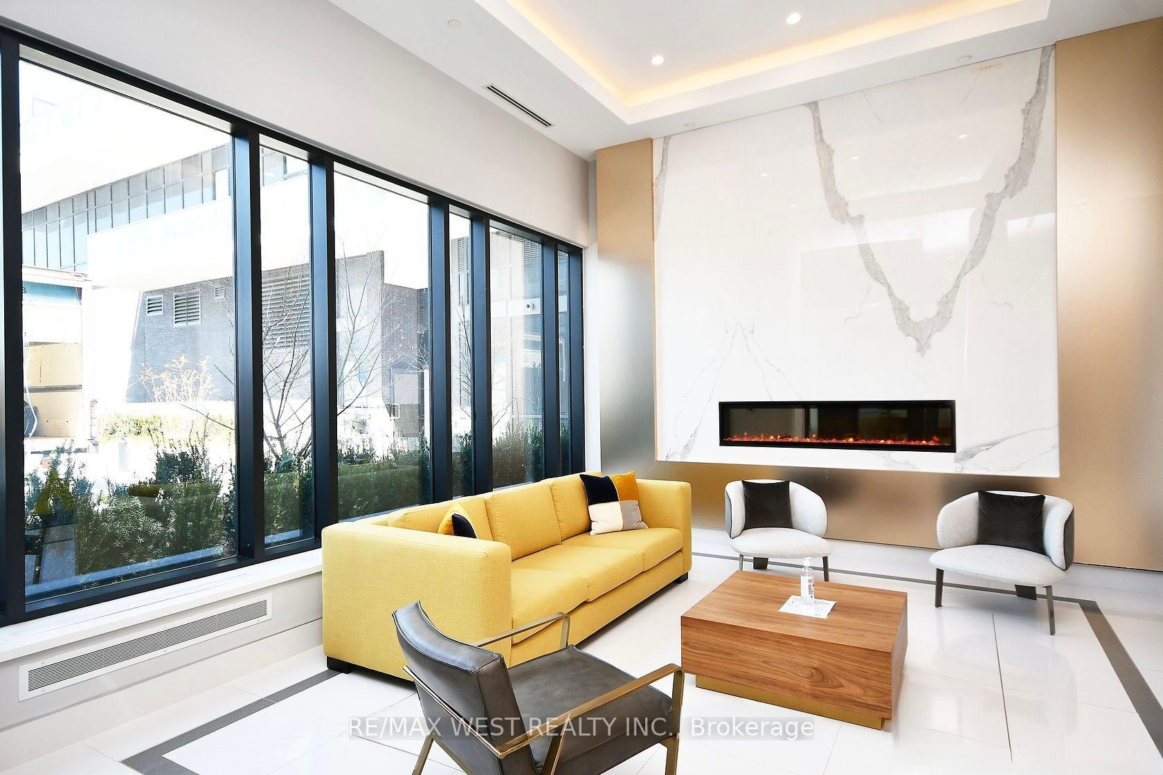 3 Bedrooms Condo at 35 Watergarden, Mississauga For sale