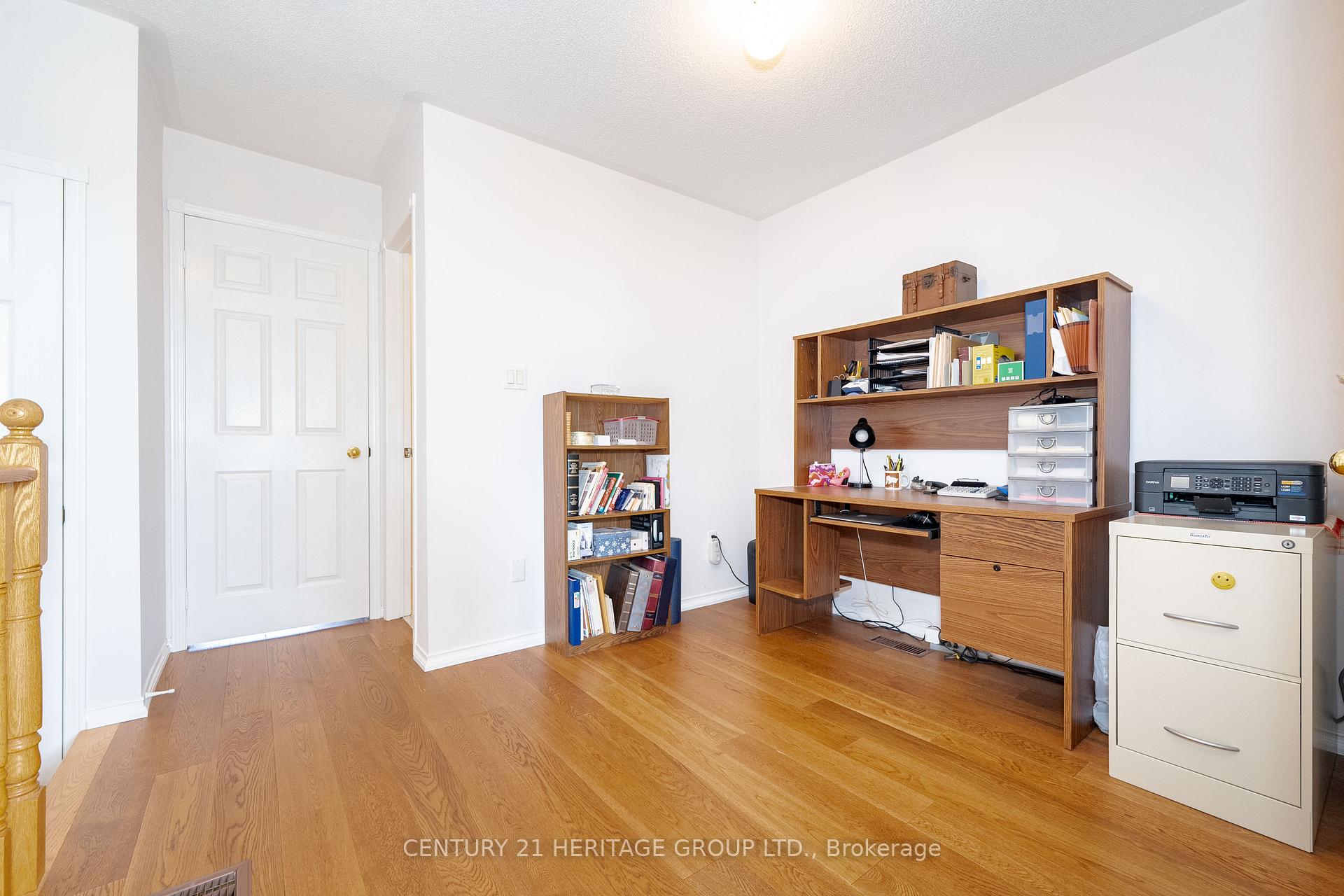 3 Bedrooms Condo at 124 Rory,  Toronto For sale