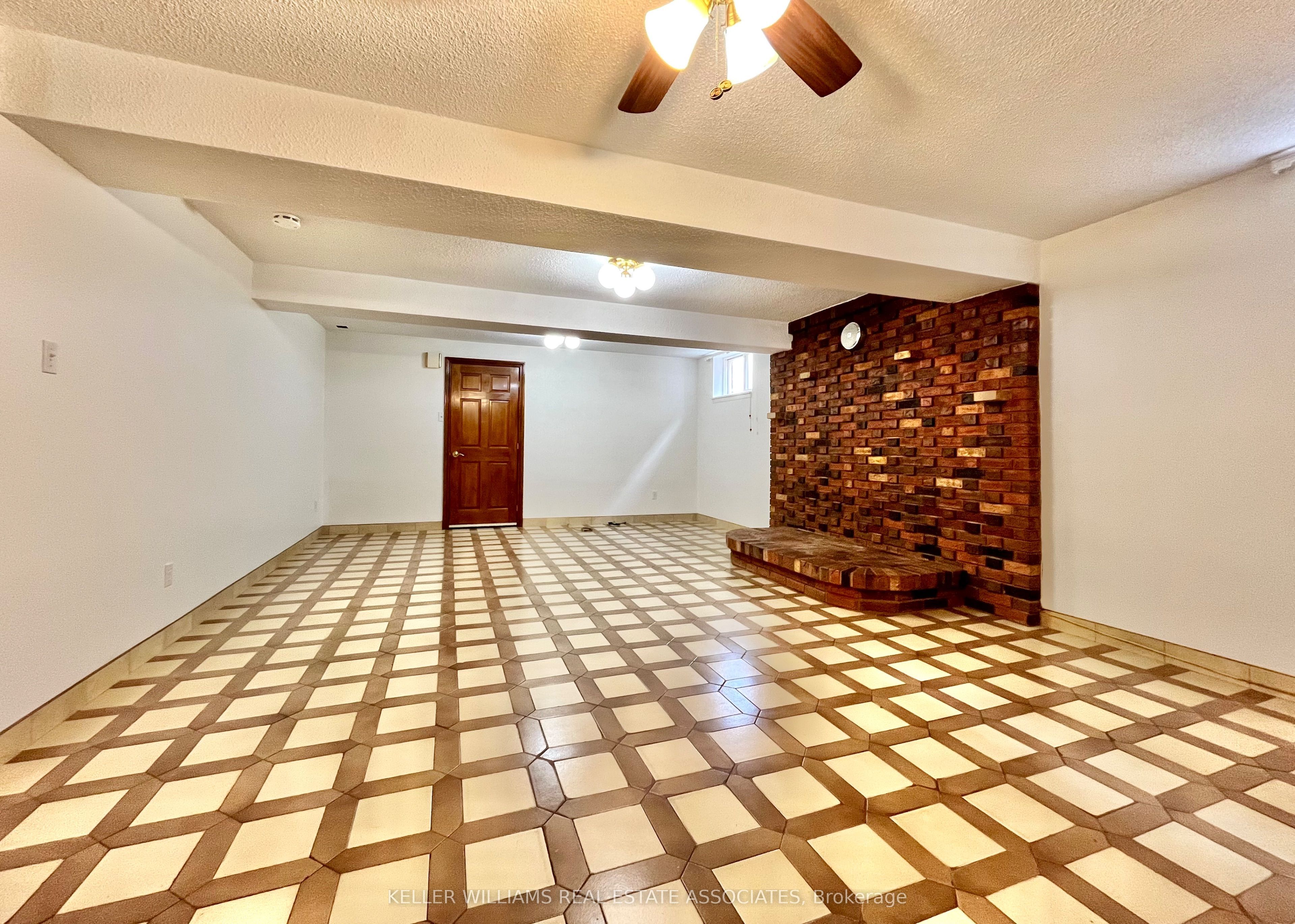 39 Lisgar Court, #Lower
