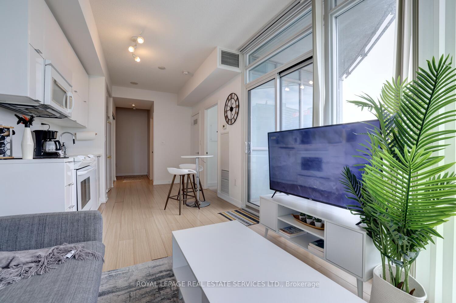 1 Bedroom Condo at 21 Iceboat,  Toronto For sale