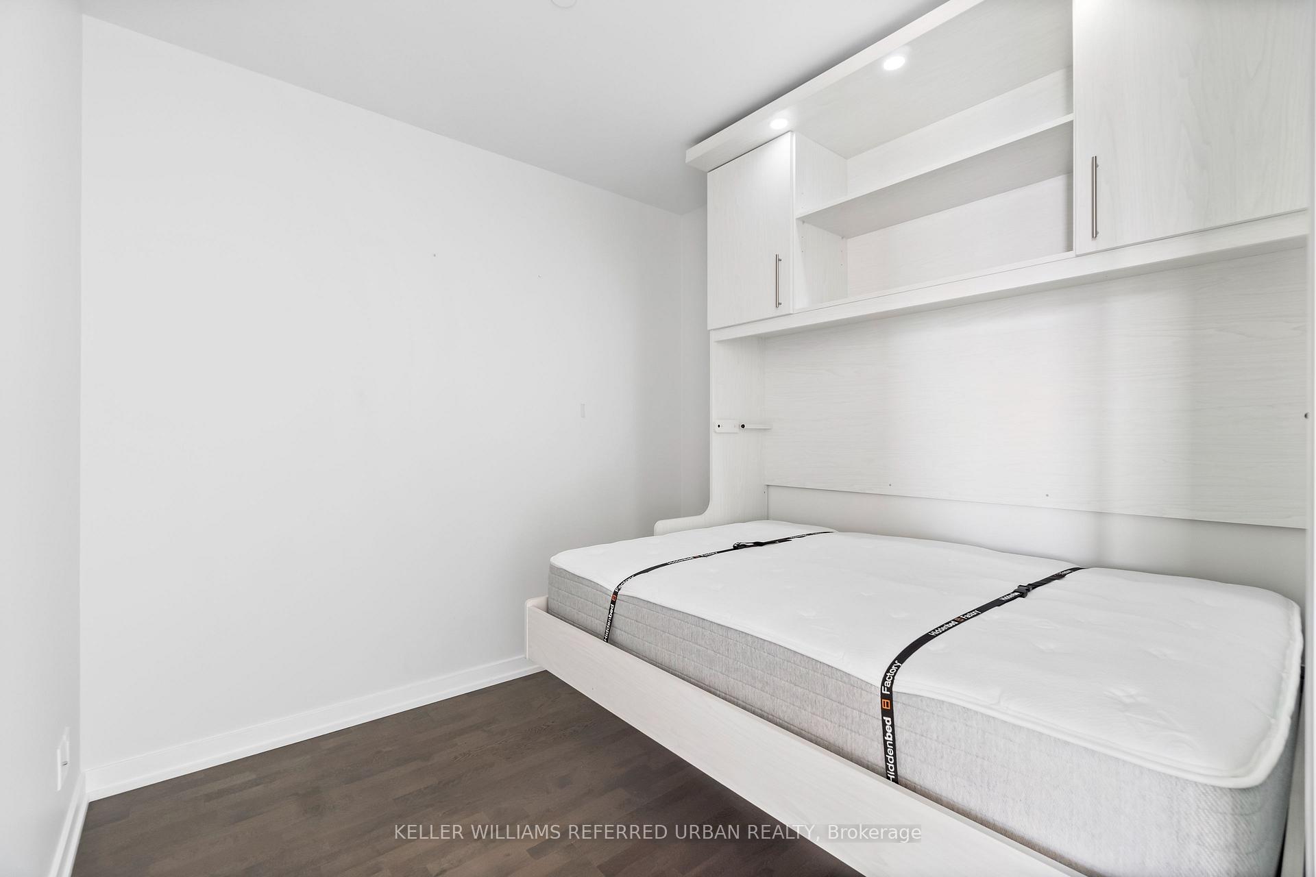 2 Bedrooms Condo at 185 Roehampton, Toronto For sale