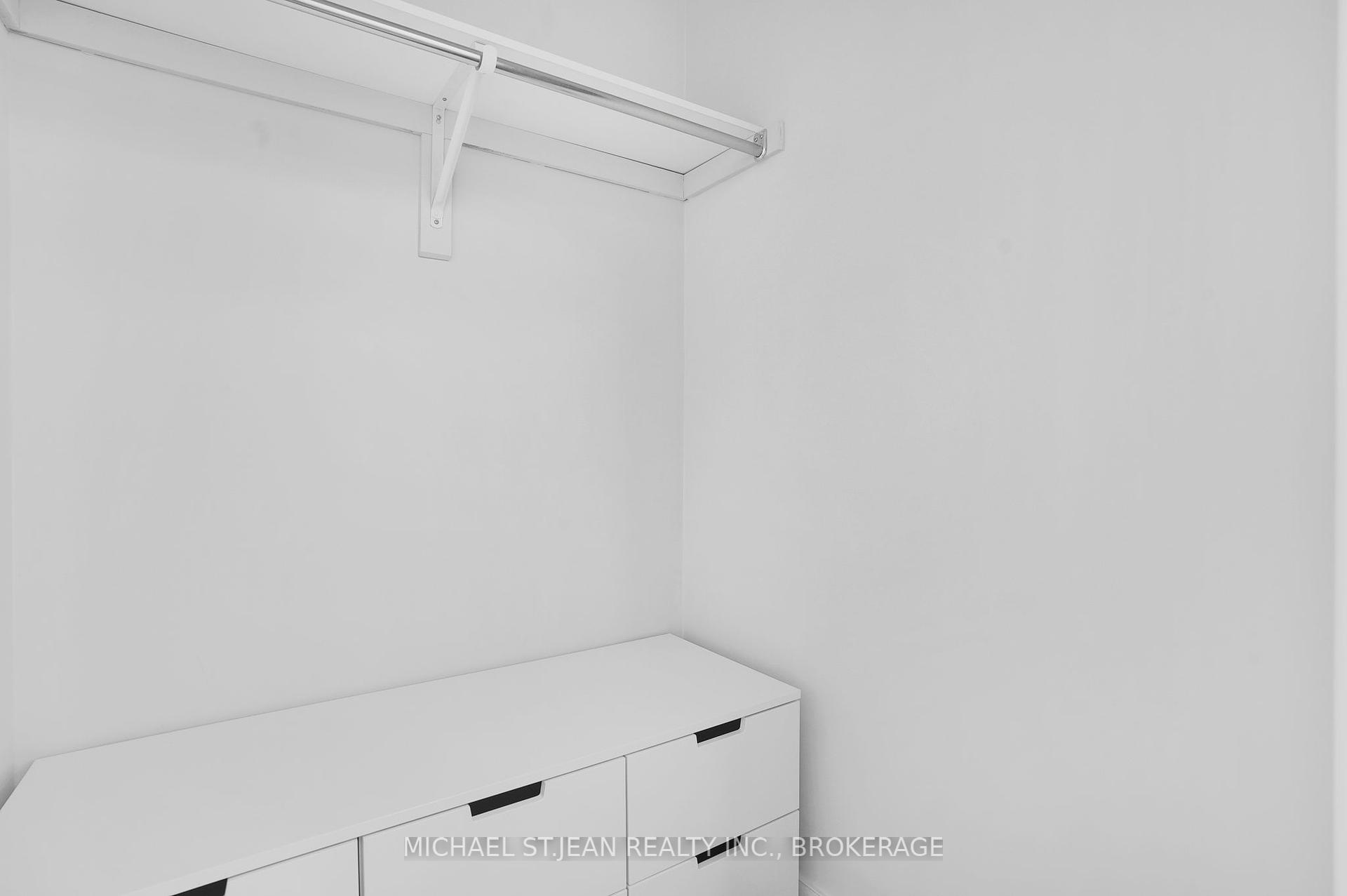 1 Bedroom Condo at 15 Queen,  Hamilton For sale