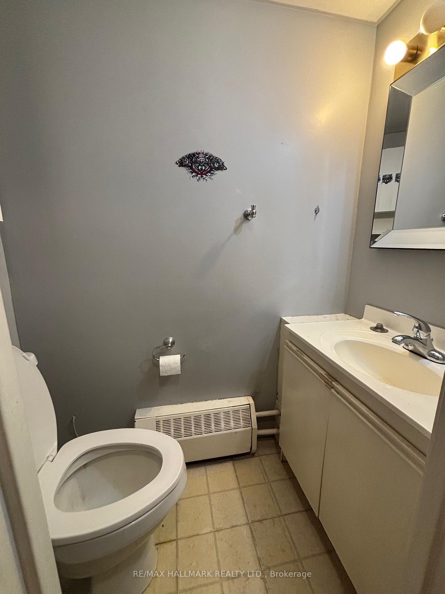 3 Bedrooms Condo at 1625 Bloor, Mississauga For sale