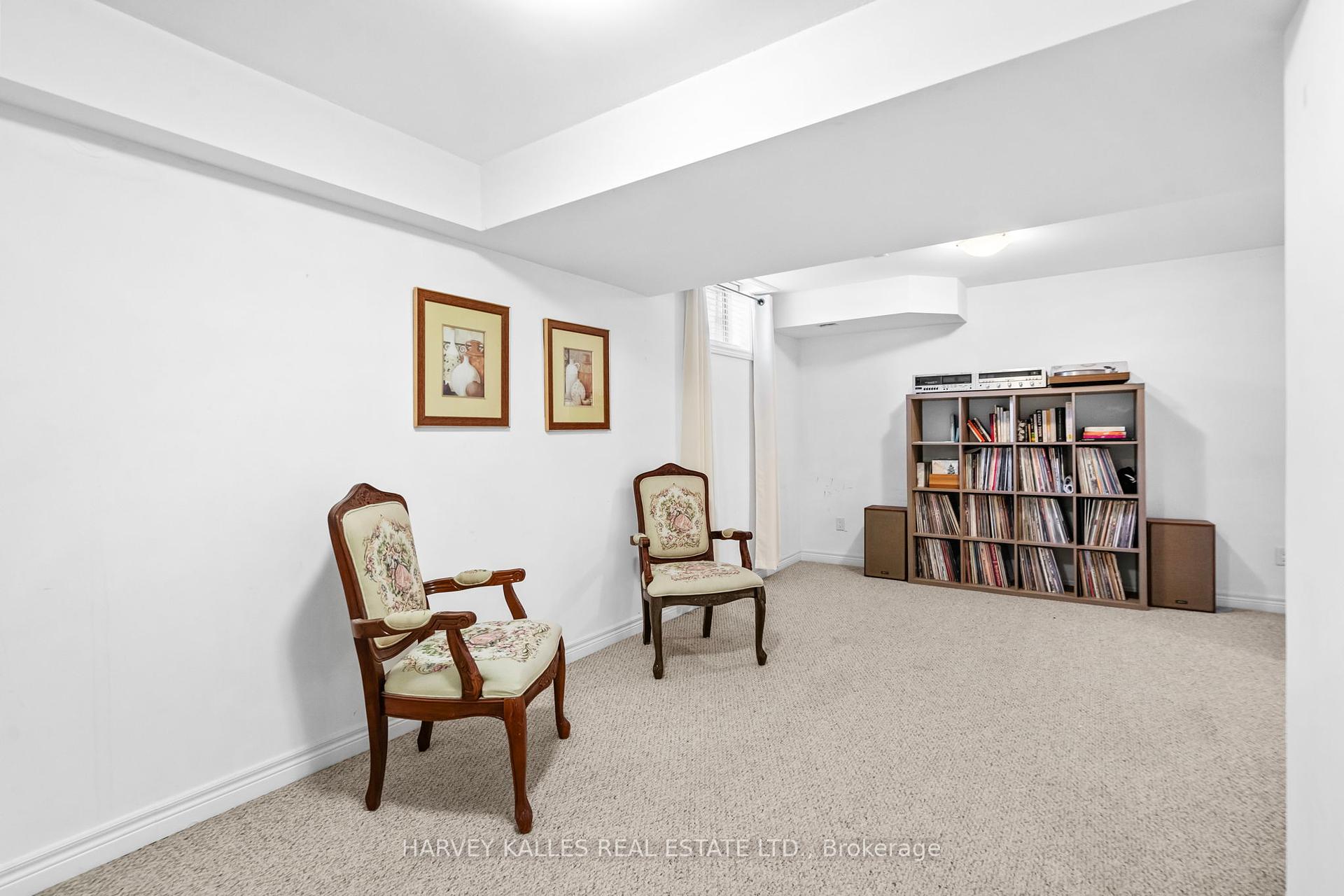 3 Bedrooms Condo at 3003 Glover, Burlington For sale
