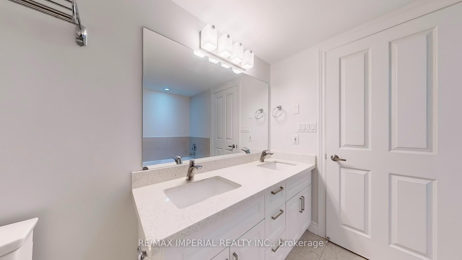 3 Bedrooms Condo at 18 Hollywood, Toronto For sale