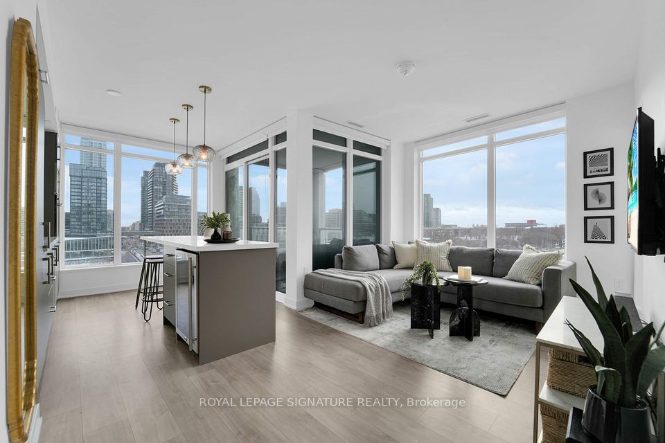 27 Bathurst