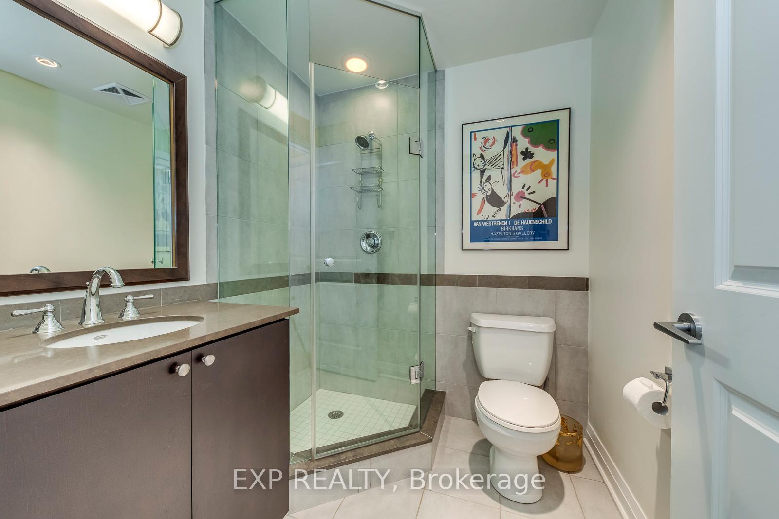 3 Bedrooms Condo at 1055 Southdown, Mississauga For sale