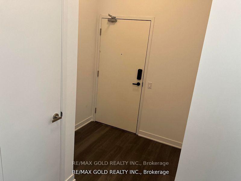 3 Bedrooms Condo at 3900 Confederation, Mississauga For sale
