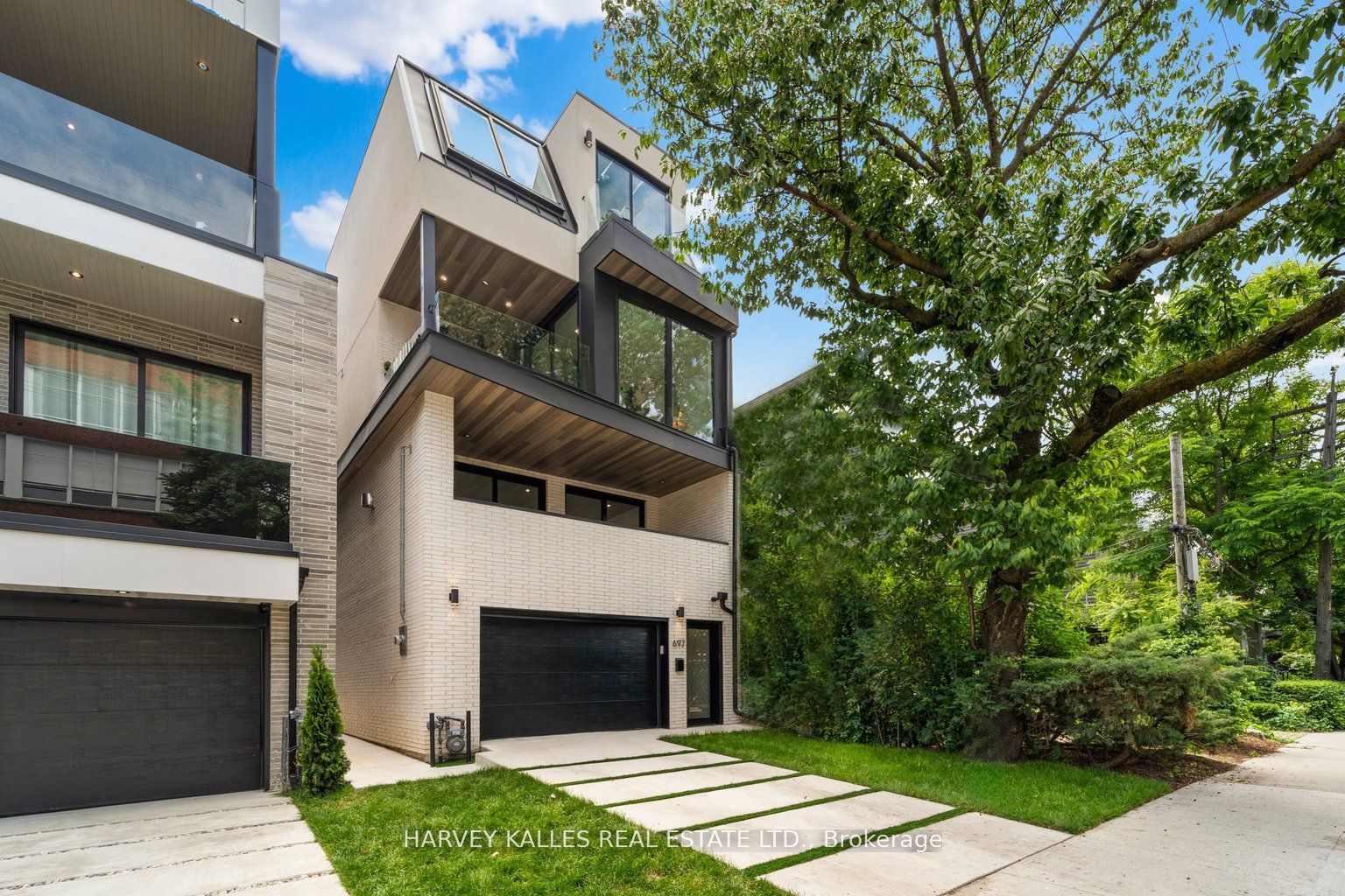 697 Richmond Street W