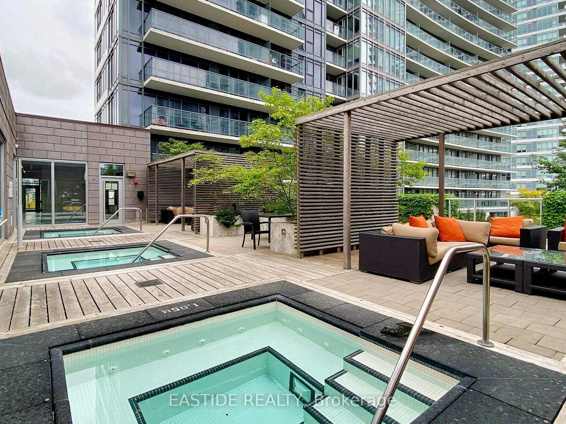 2 Bedrooms Condo at 121 Mcmahon, Toronto For sale
