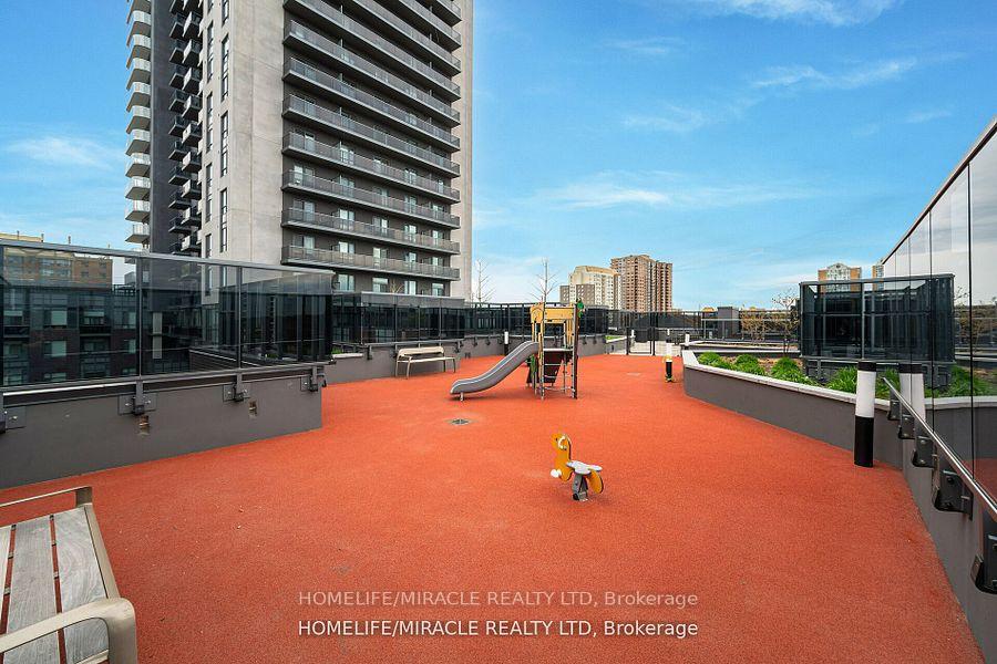 3 Bedrooms Condo at 8 Nahani, Mississauga For sale